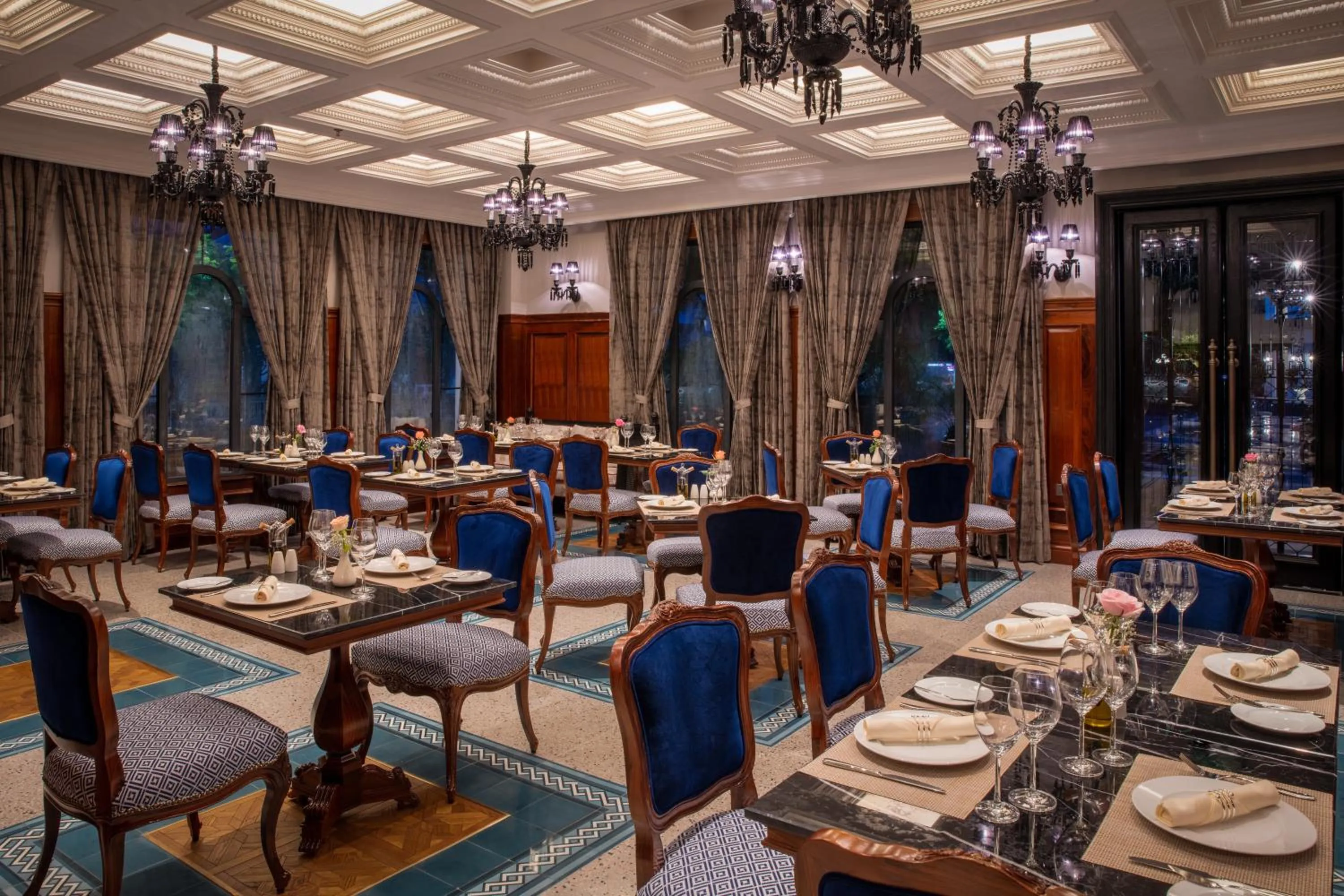 Restaurant/places to eat in Silk Path Grand Hue Hotel