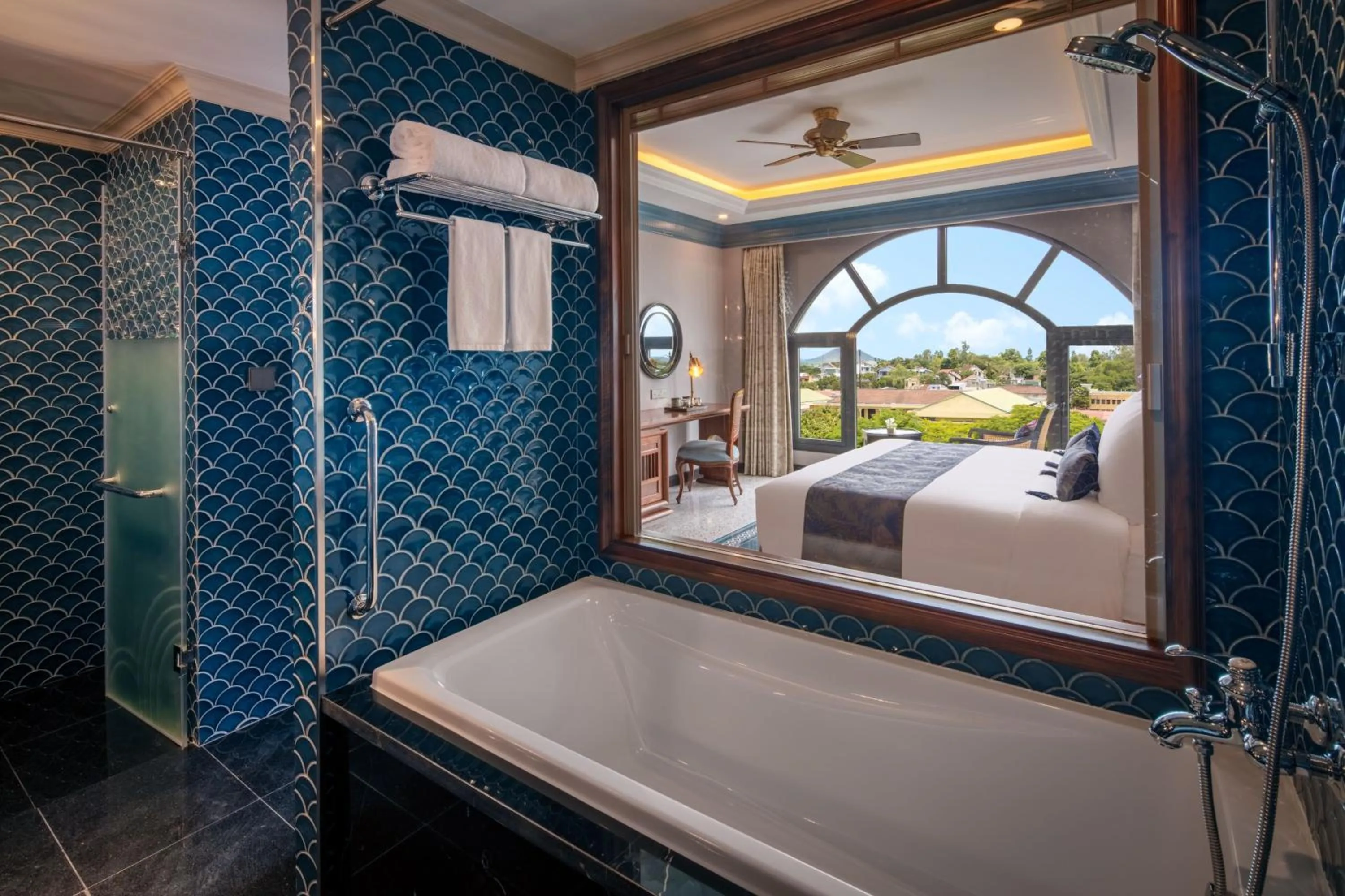 Bath, Bed in Silk Path Grand Hue Hotel