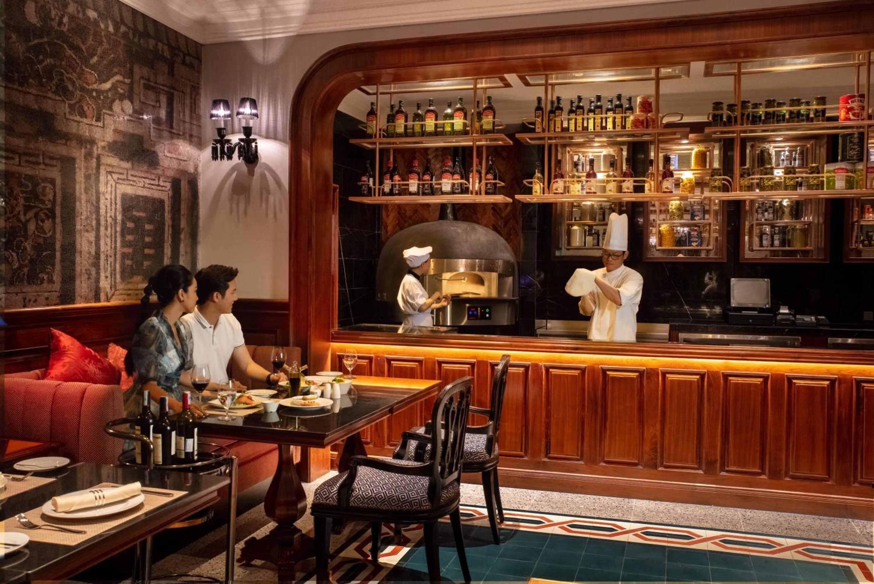 Restaurant/places to eat in Silk Path Grand Hue Hotel