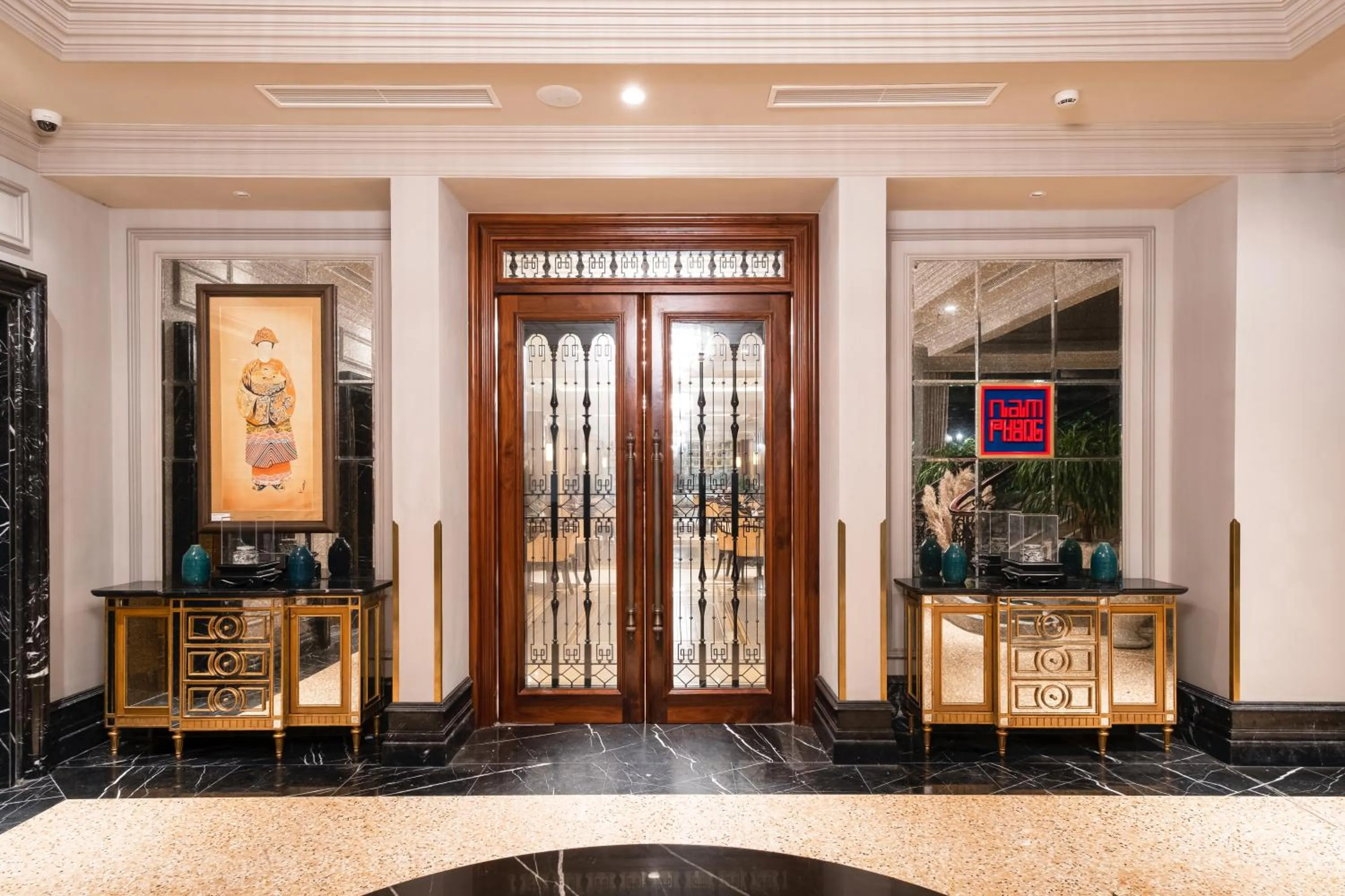 Restaurant/places to eat in Silk Path Grand Hue Hotel