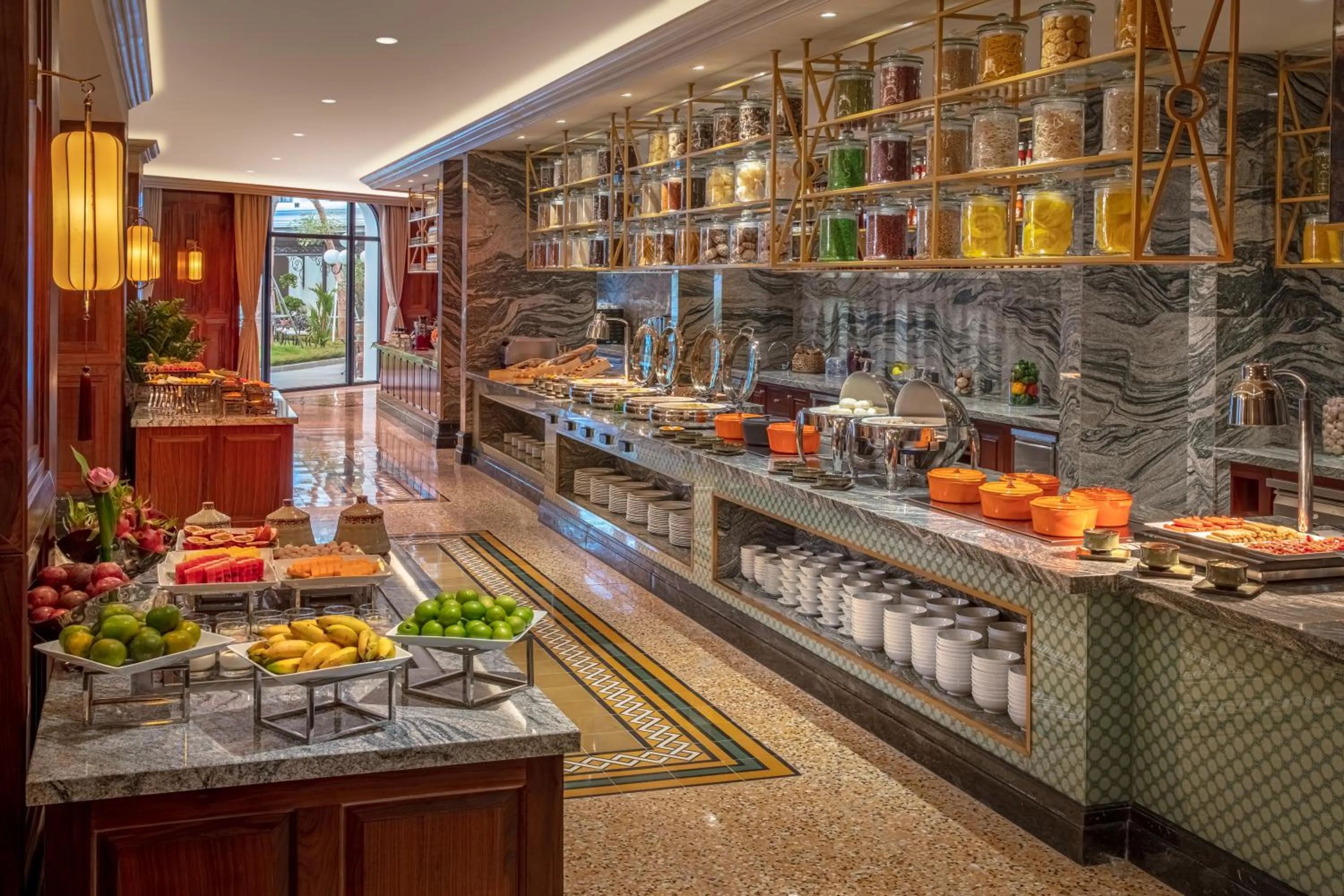 Restaurant/places to eat in Silk Path Grand Hue Hotel