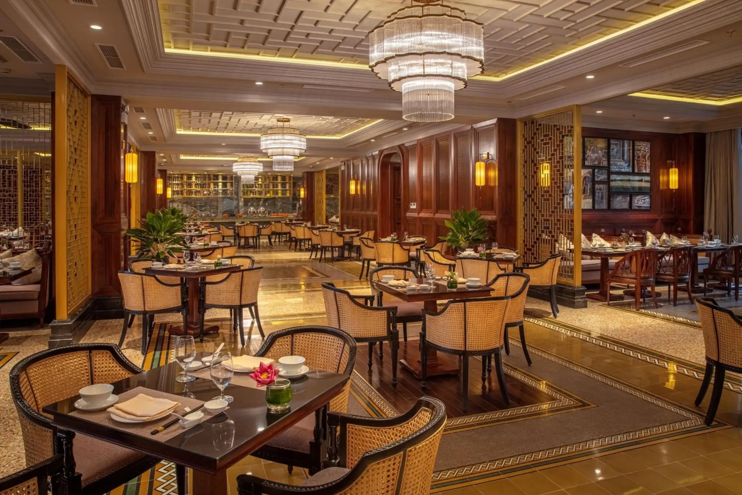 Restaurant/places to eat in Silk Path Grand Hue Hotel Restaurant/places to eat in Silk Path Grand Hue Hotel