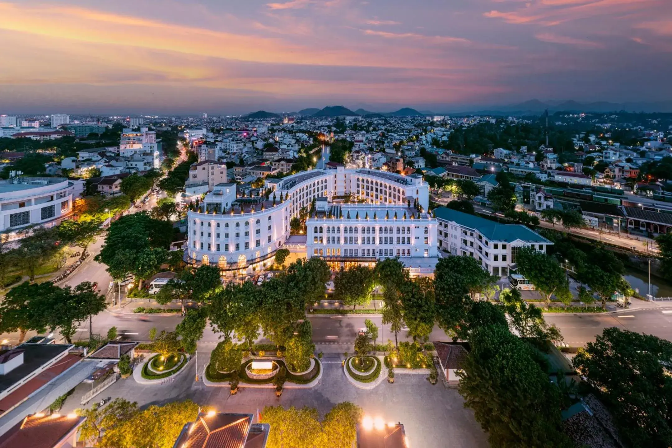 Property building in Silk Path Grand Hue Hotel Property building in Silk Path Grand Hue Hotel