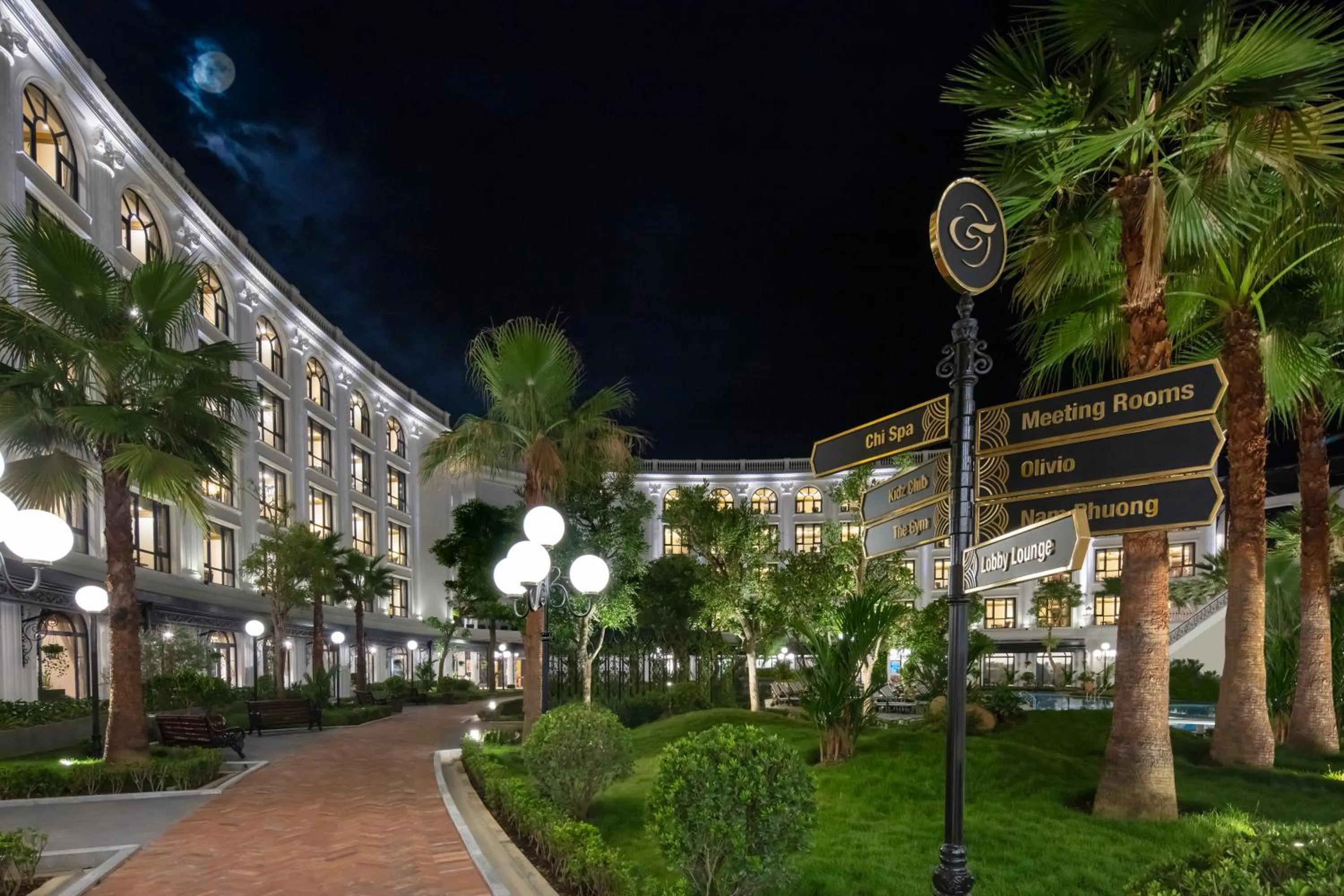 Night in Silk Path Grand Hue Hotel