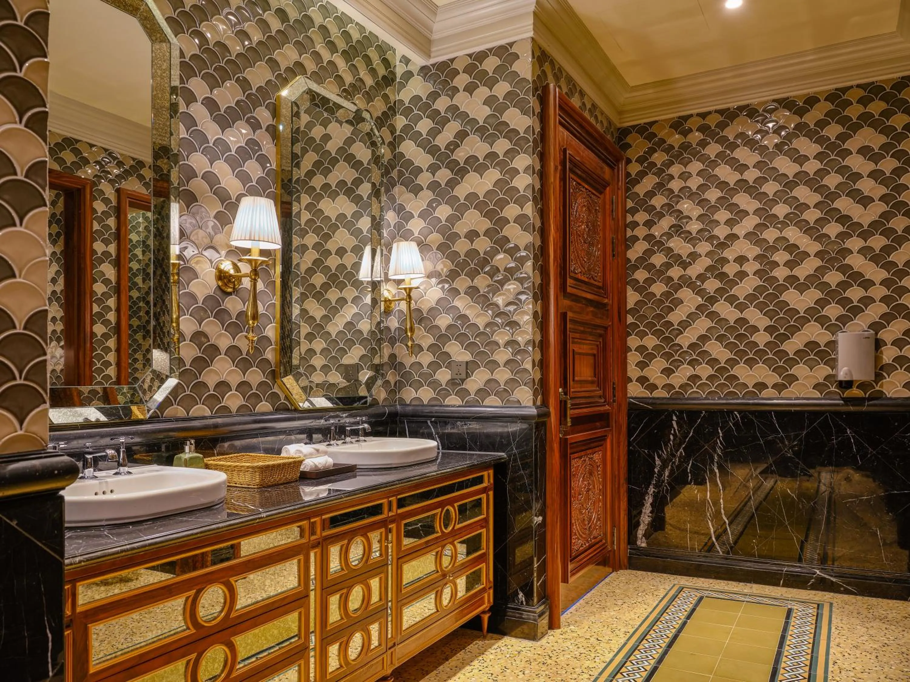 Toilet in Silk Path Grand Hue Hotel