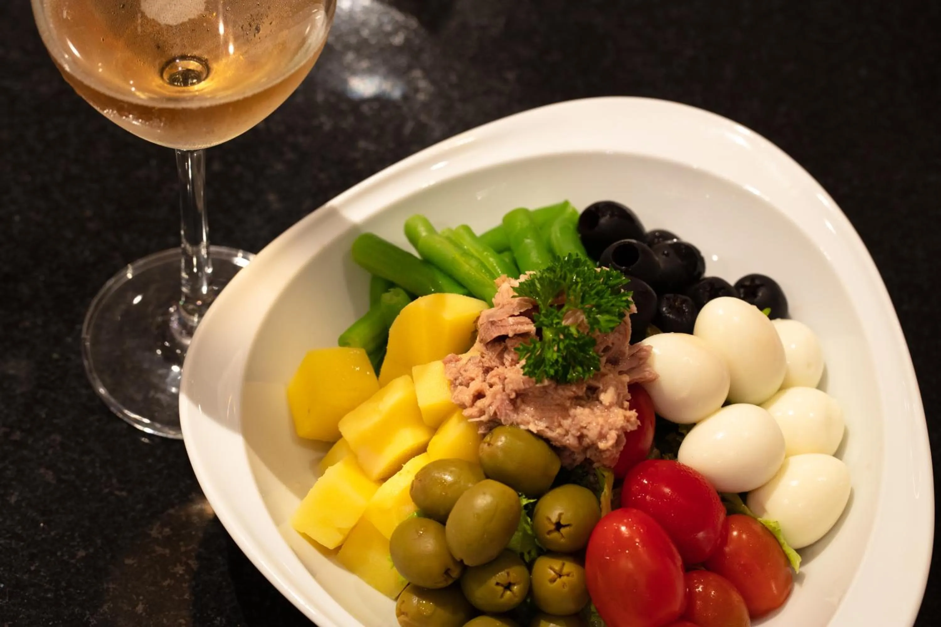 Food and drinks in Silk Path Grand Hue Hotel