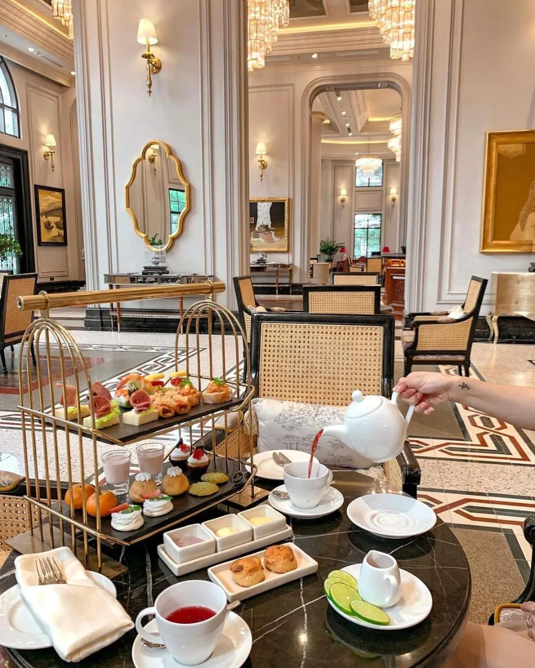 Food and drinks in Silk Path Grand Hue Hotel