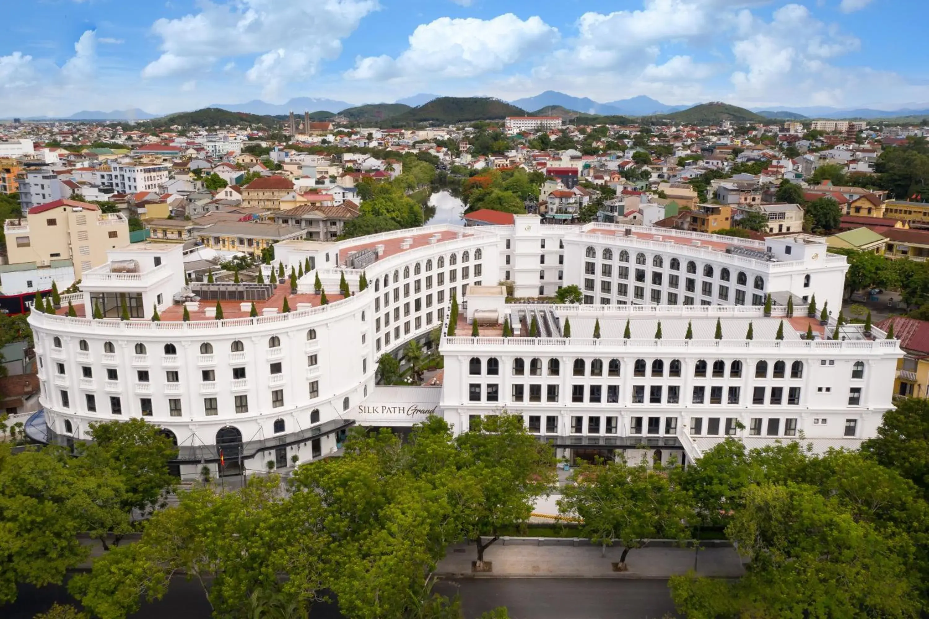 Property building in Silk Path Grand Hue Hotel Property building in Silk Path Grand Hue Hotel