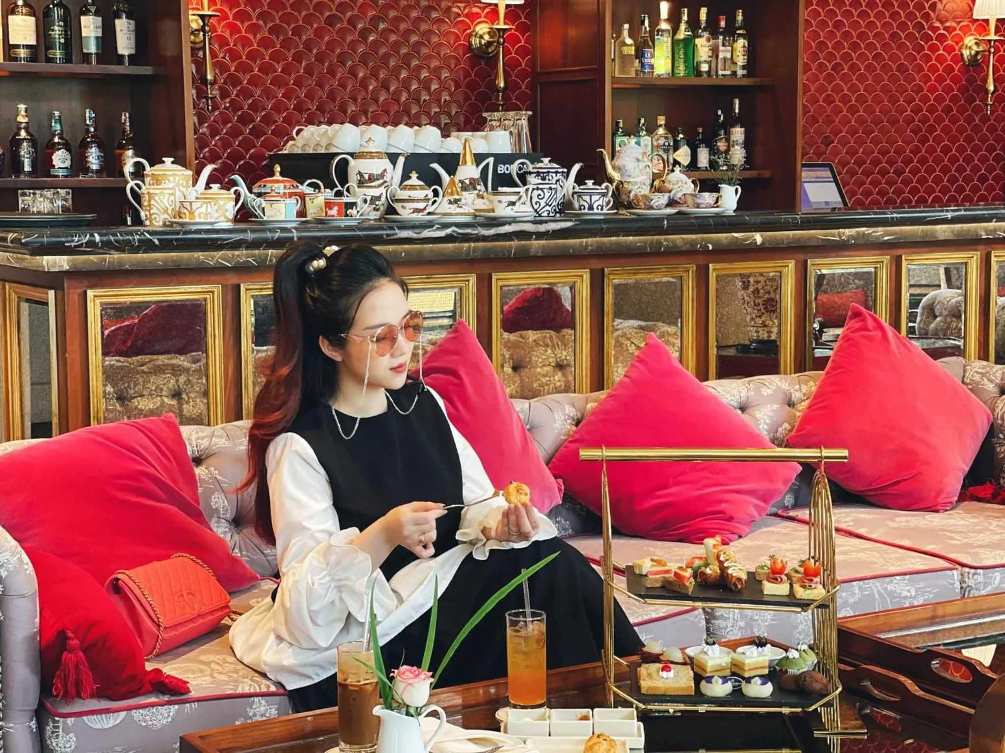 Restaurant/places to eat in Silk Path Grand Hue Hotel