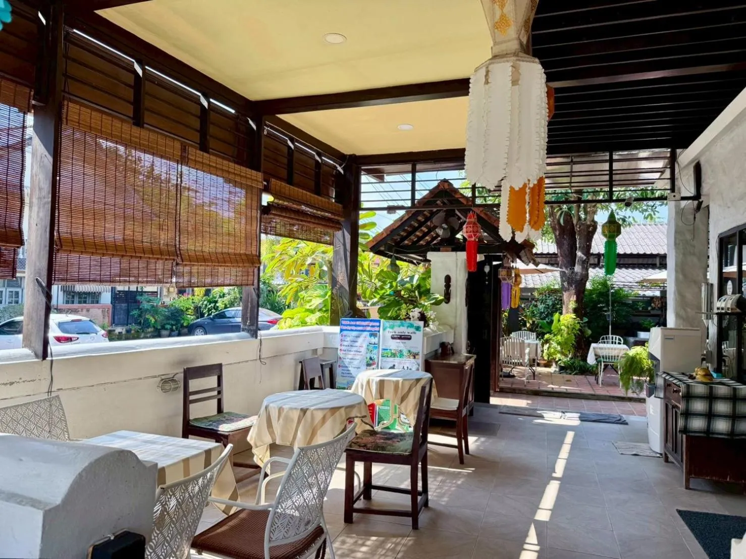 Restaurant/places to eat in Baan Warabordee Hotel