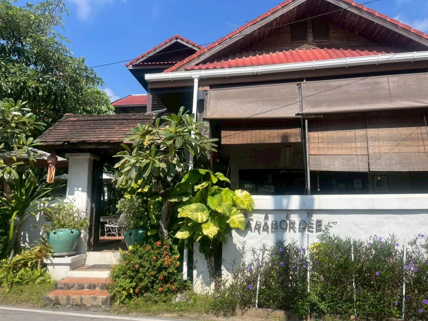 Property building in Baan Warabordee Hotel
