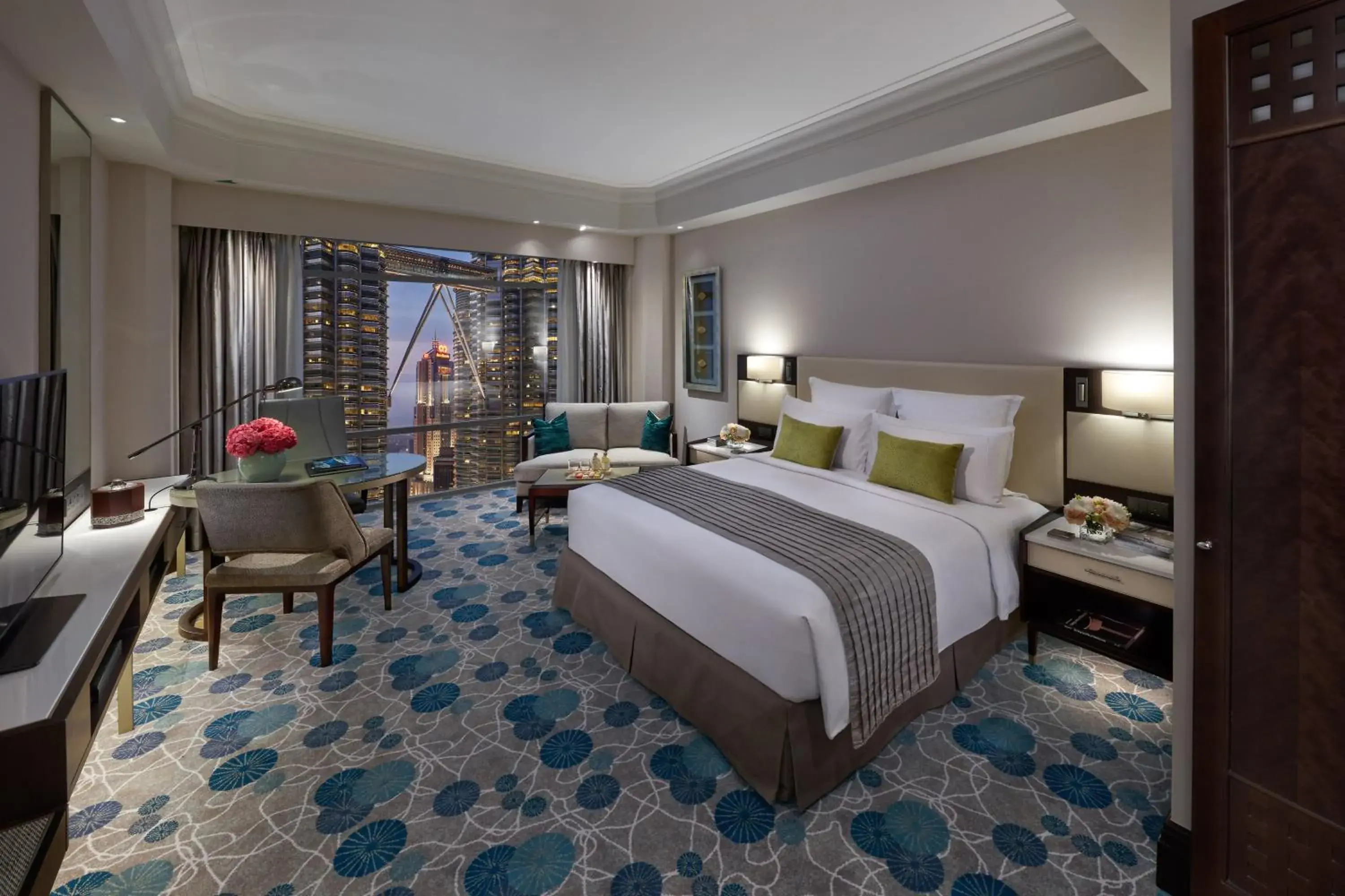 Photo of the whole room, Bed in Mandarin Oriental, Kuala Lumpur Photo of the whole room, Bed in Mandarin Oriental, Kuala Lumpur