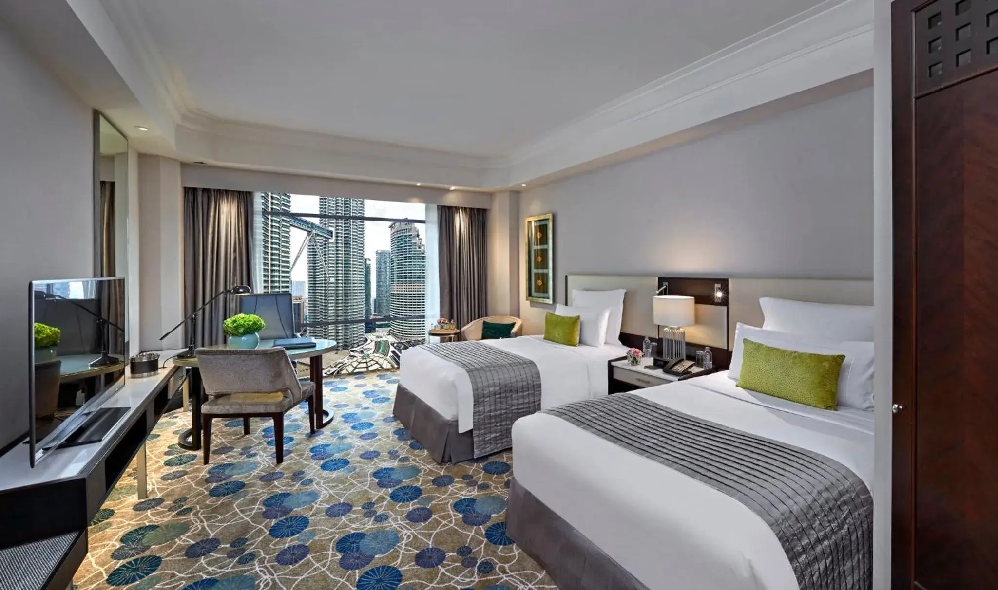 Photo of the whole room, Bed in Mandarin Oriental, Kuala Lumpur Photo of the whole room, Bed in Mandarin Oriental, Kuala Lumpur