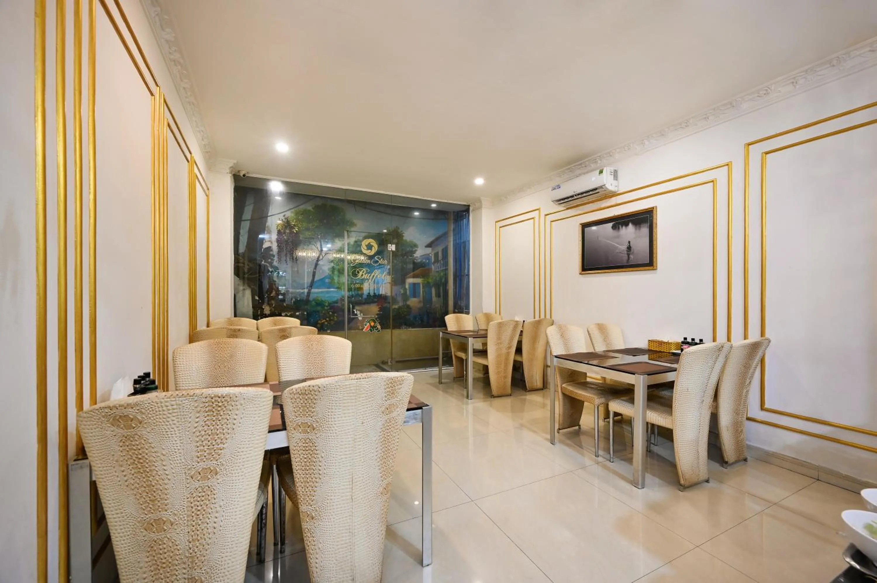 Restaurant/places to eat in Golden Star Hotel