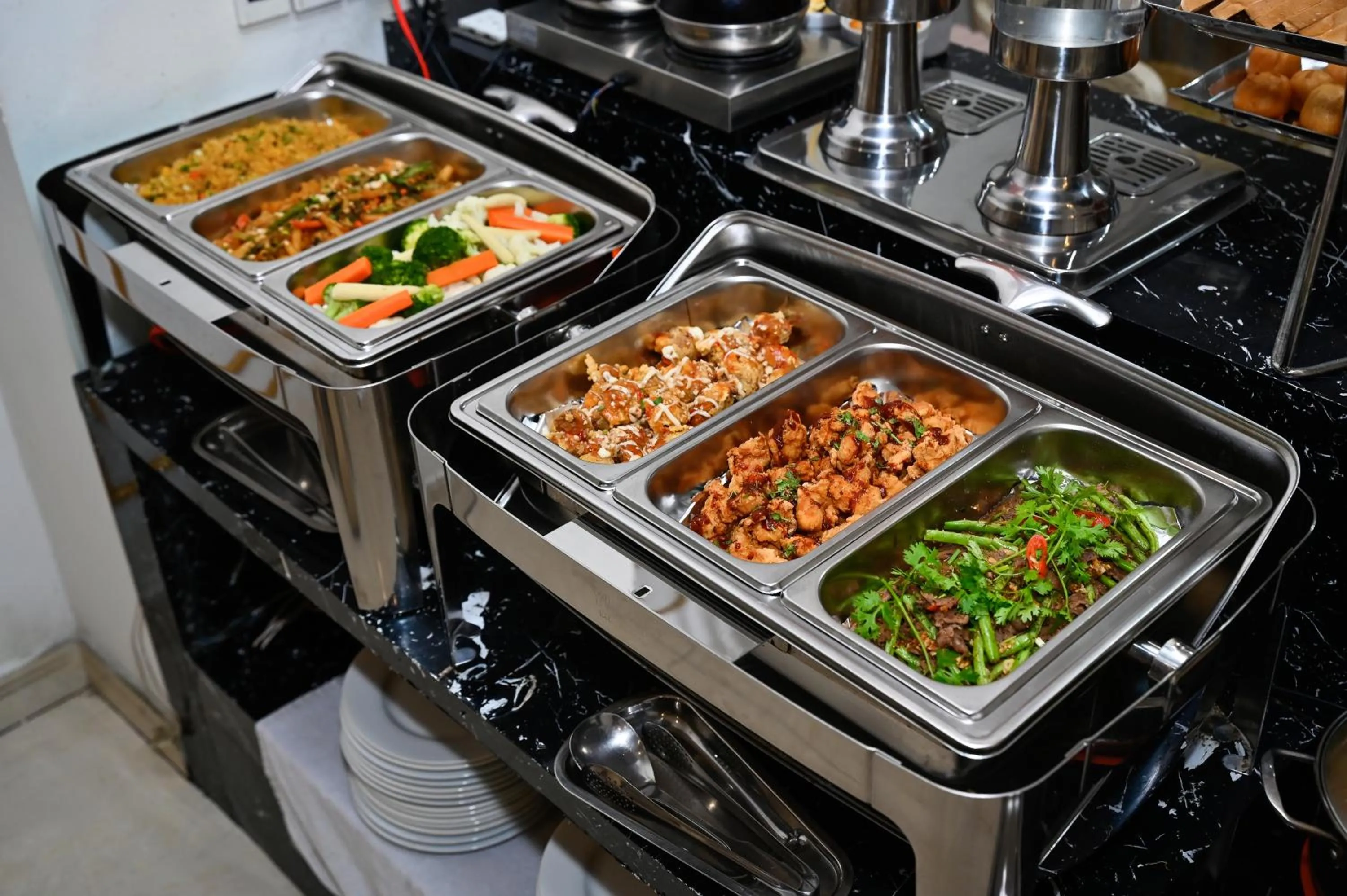 Restaurant/places to eat in Golden Star Hotel