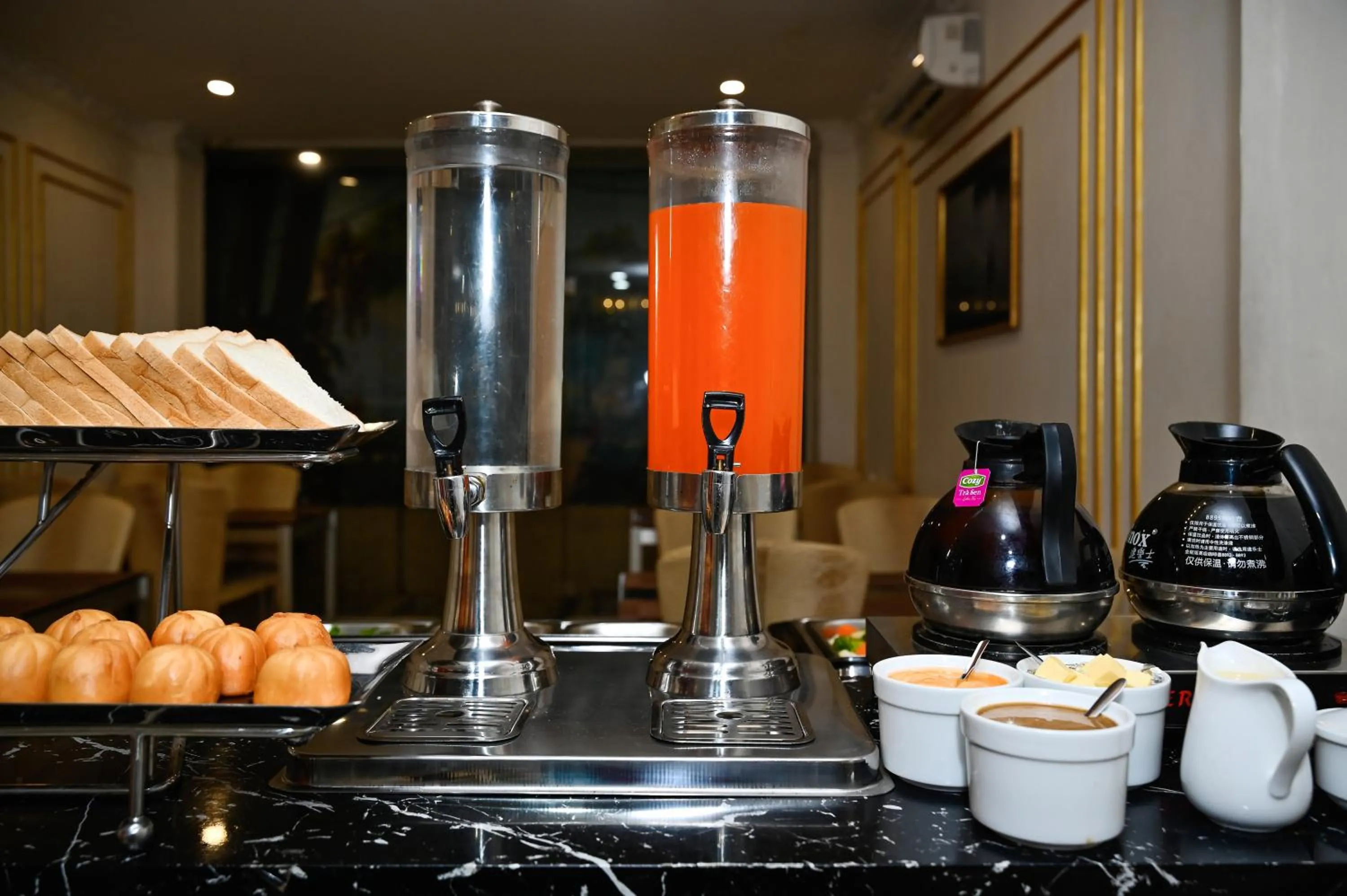 Restaurant/places to eat in Golden Star Hotel