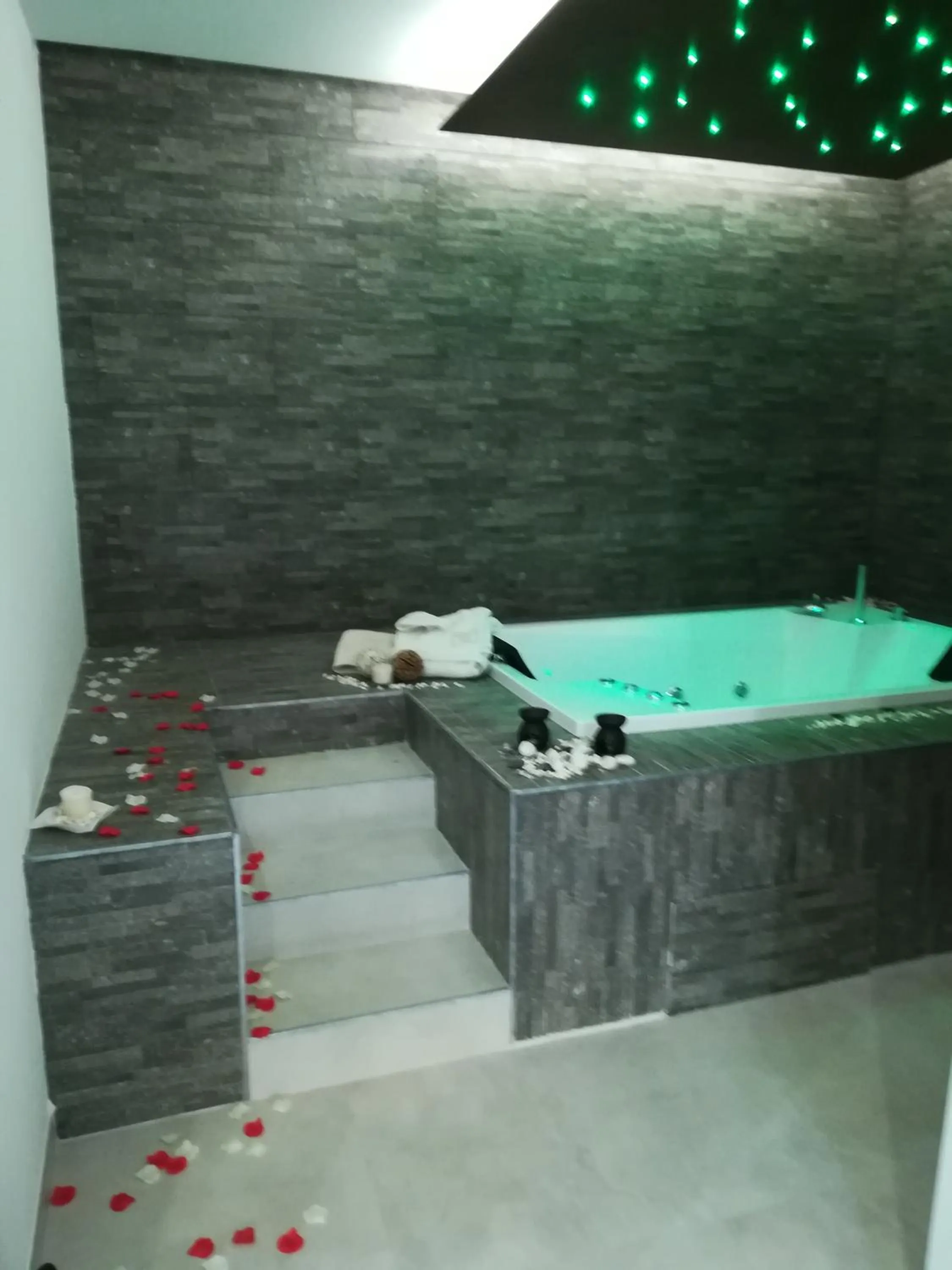 Hot Tub in Il Borghese Tourist House