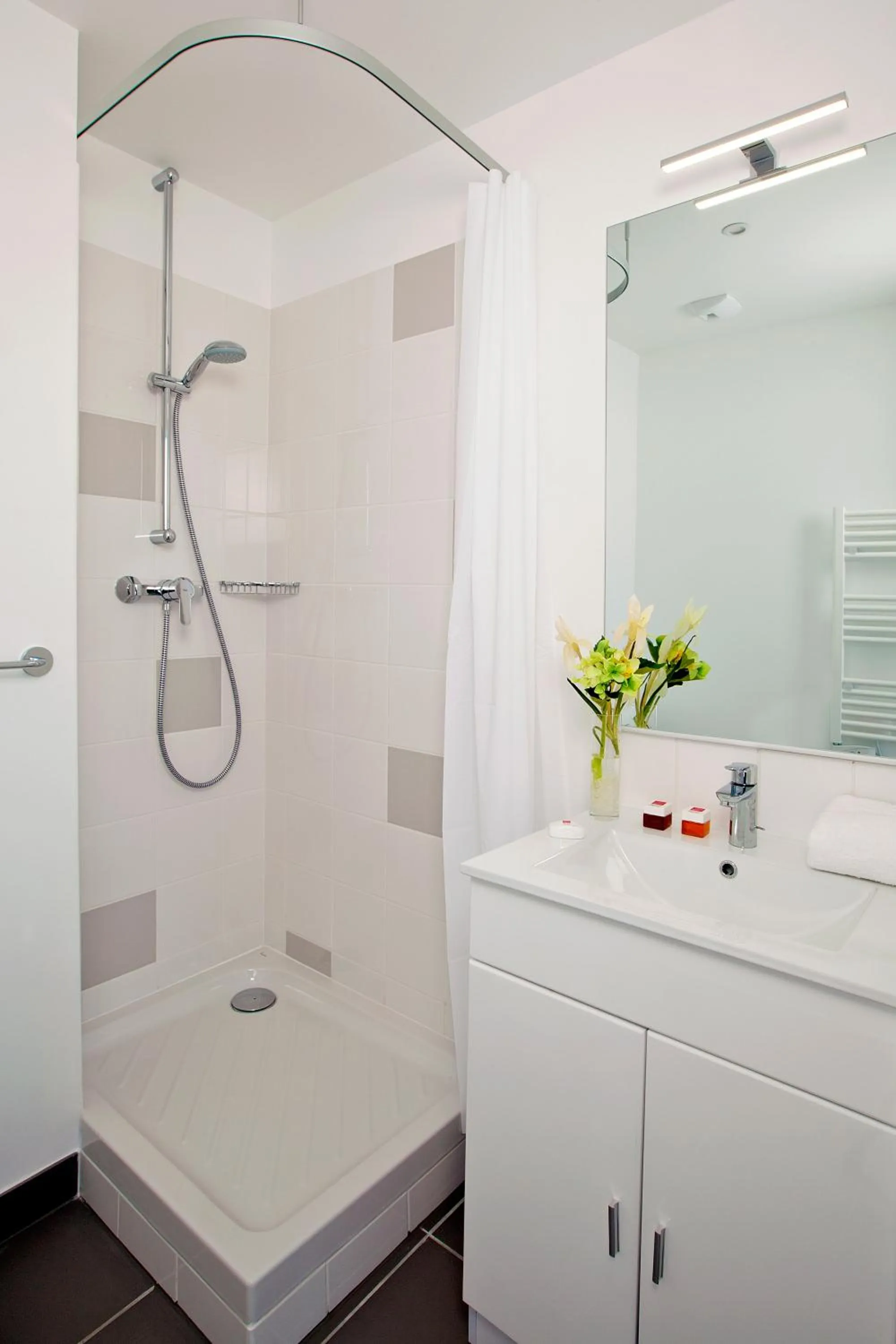 Shower in Sejours & Affaires Paris-Davout