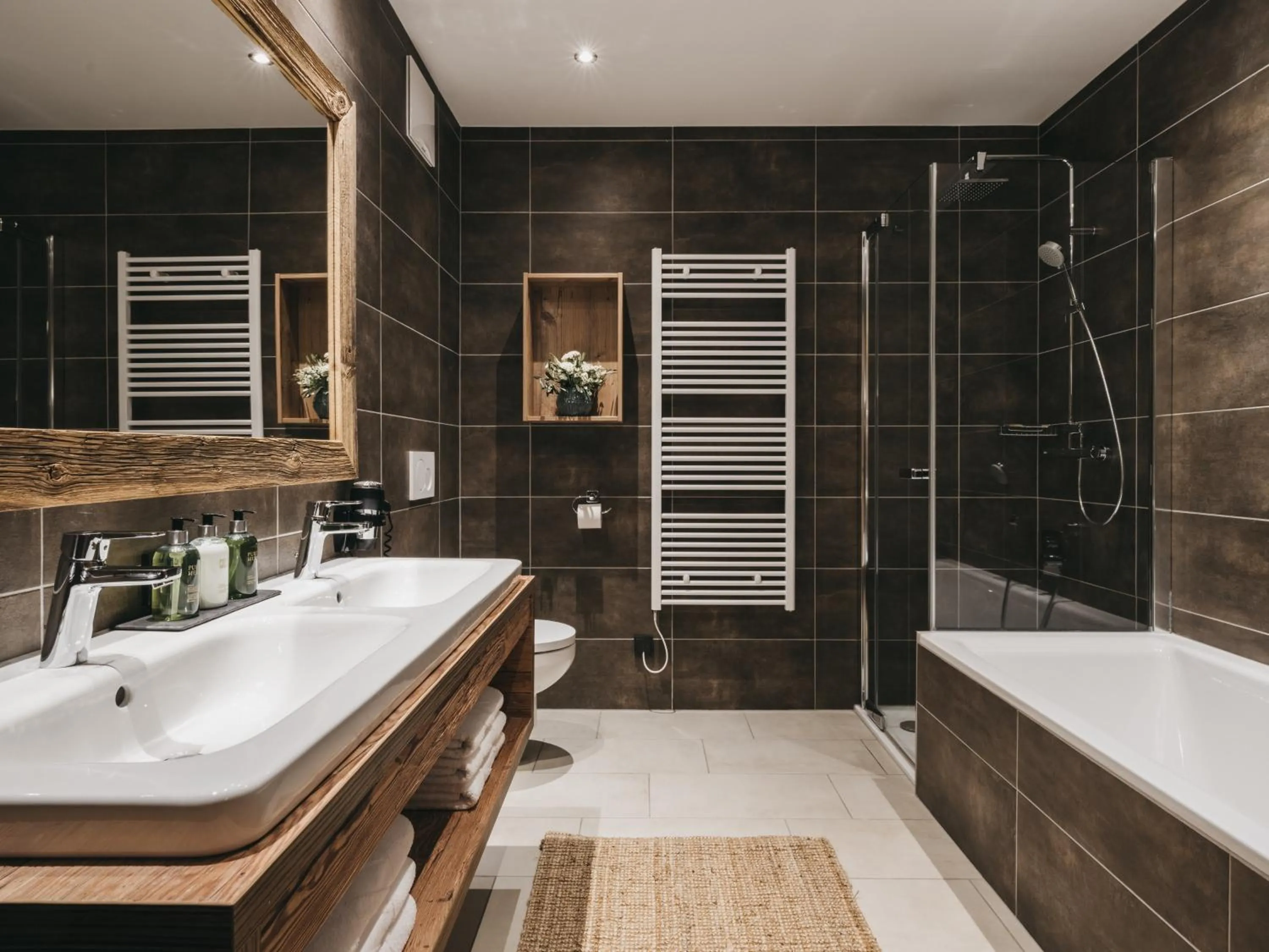 Shower in VAYA St Zeno Serfaus