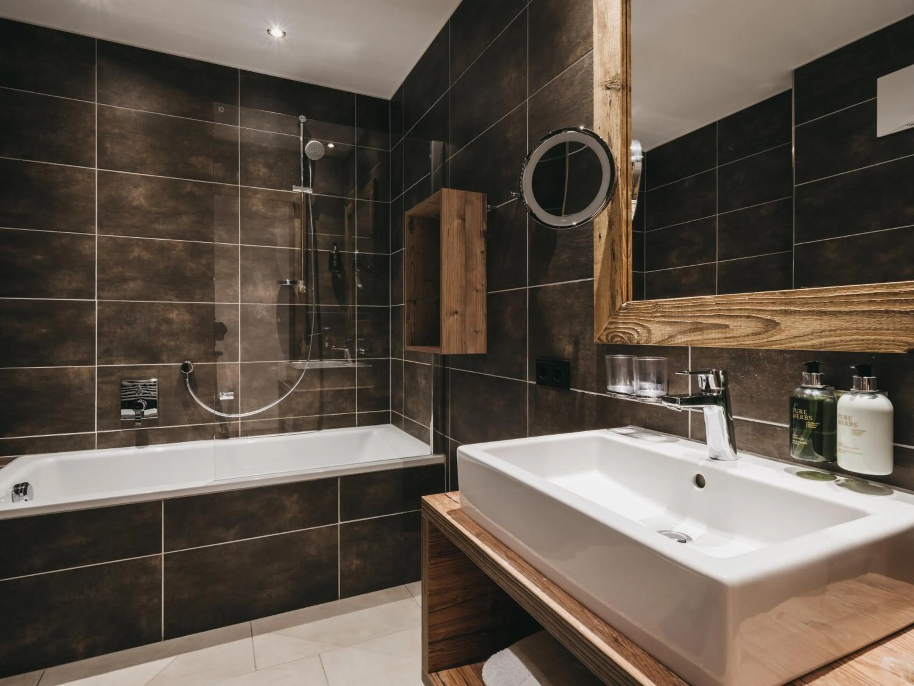 Shower in VAYA St Zeno Serfaus