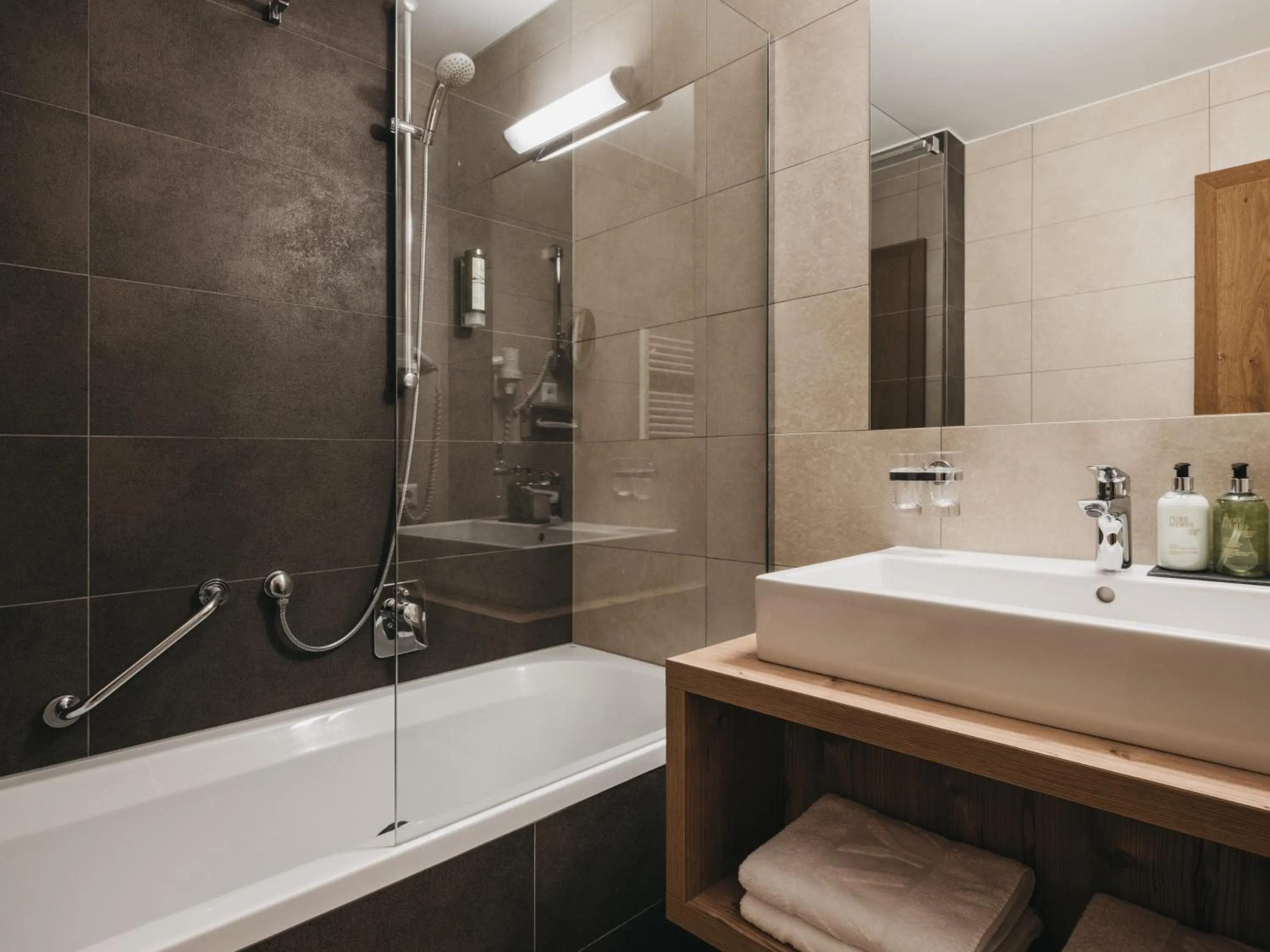 Shower in VAYA Terrazena Serfaus