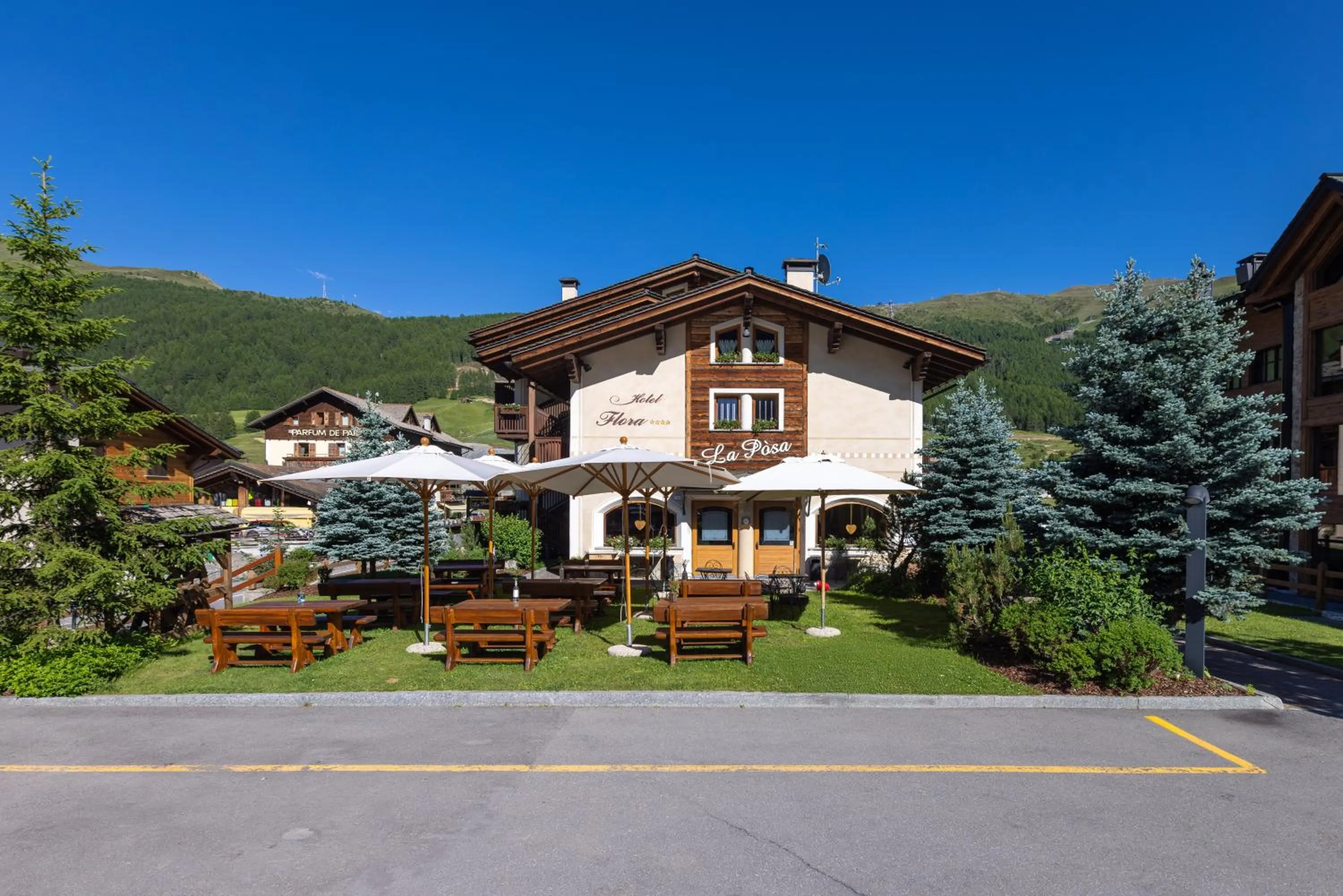 Restaurant/places to eat in Hotel Flora