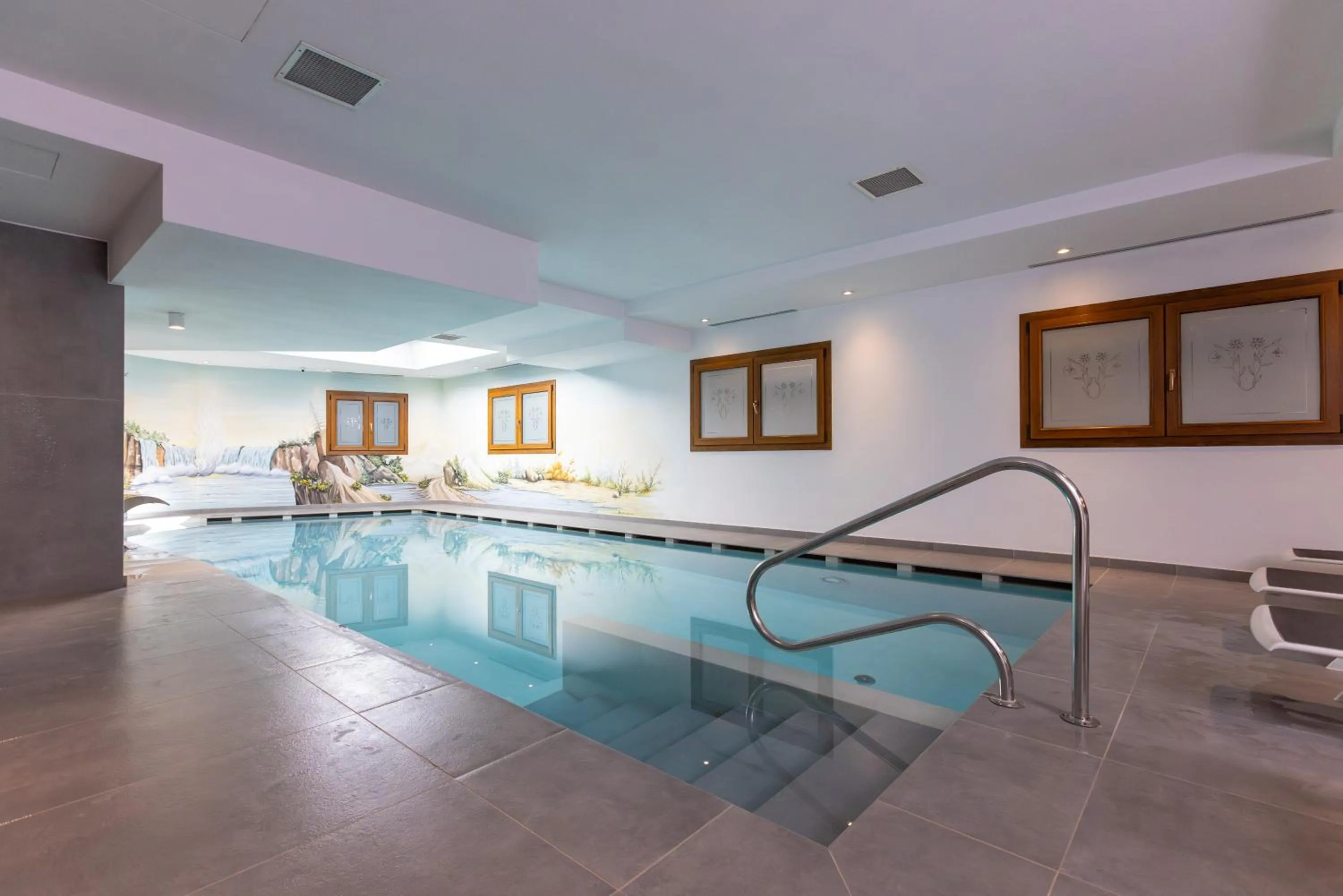 Swimming pool in Hotel Flora