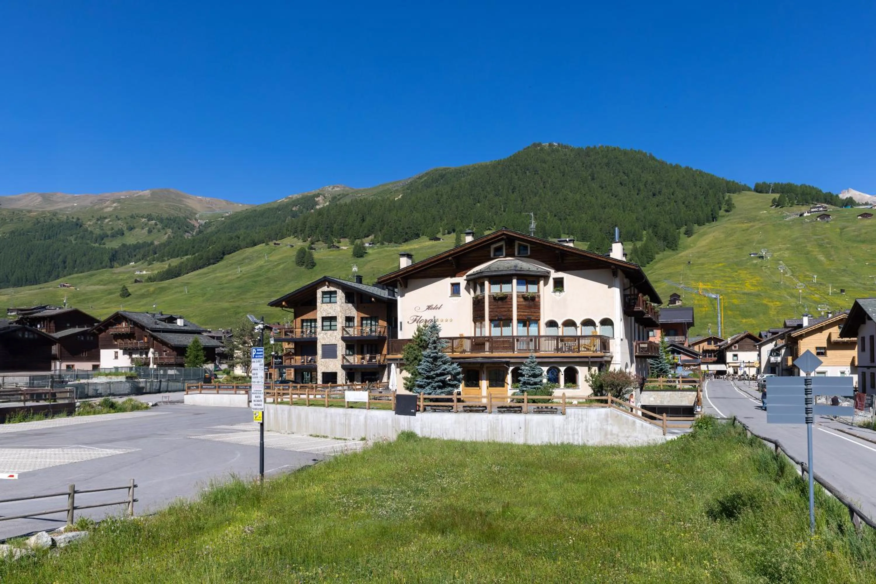 Property building in Hotel Flora