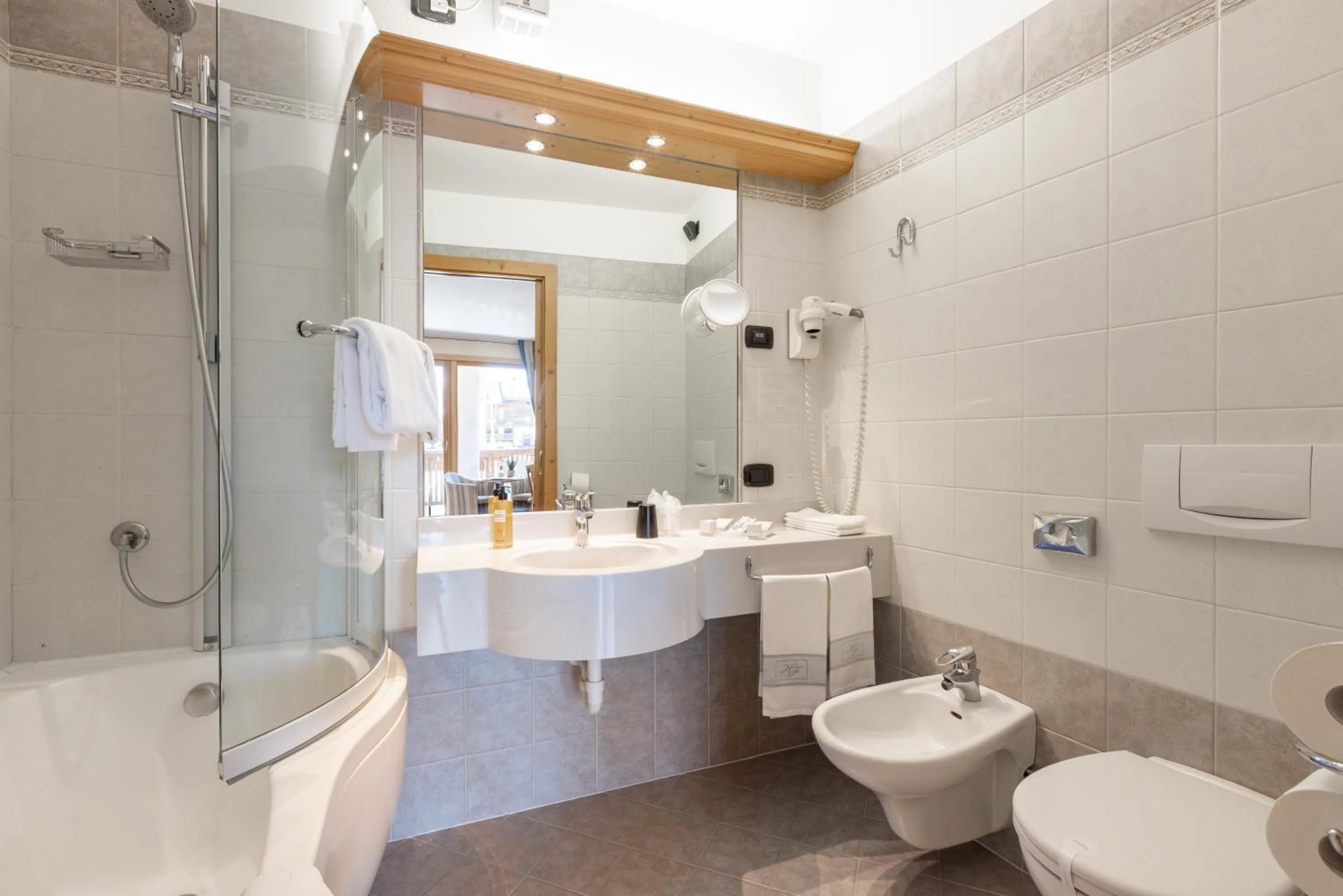 Bathroom in Hotel Flora