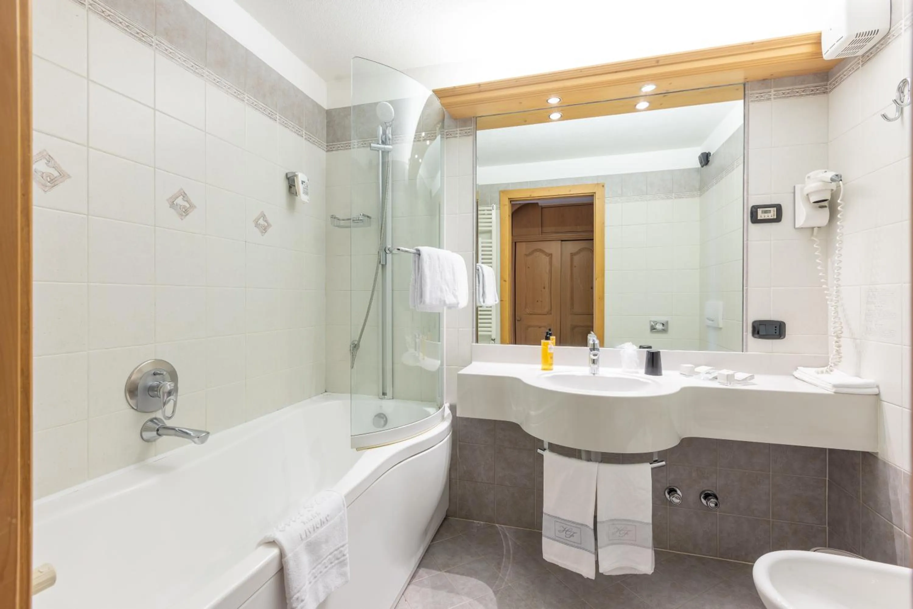 Bathroom in Hotel Flora