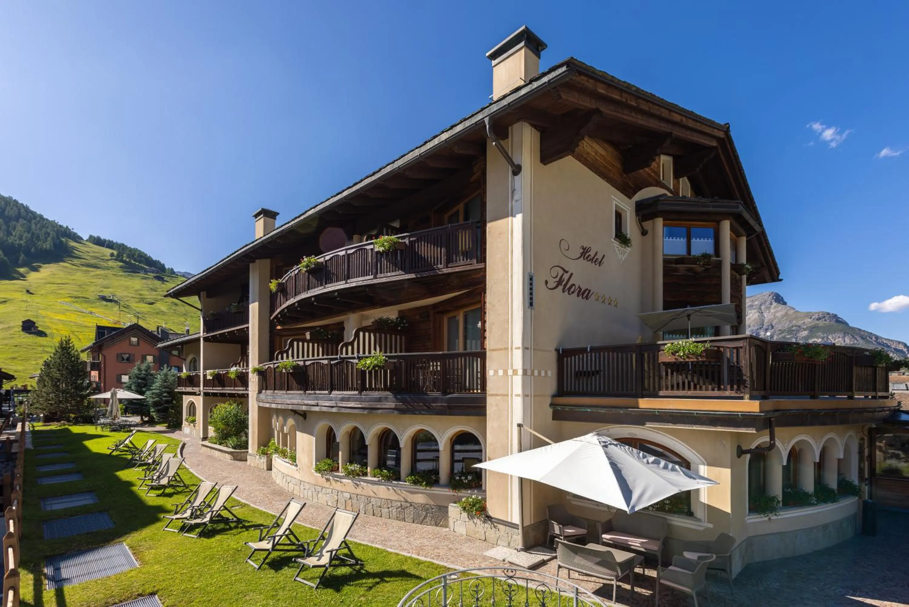 Property building in Hotel Flora