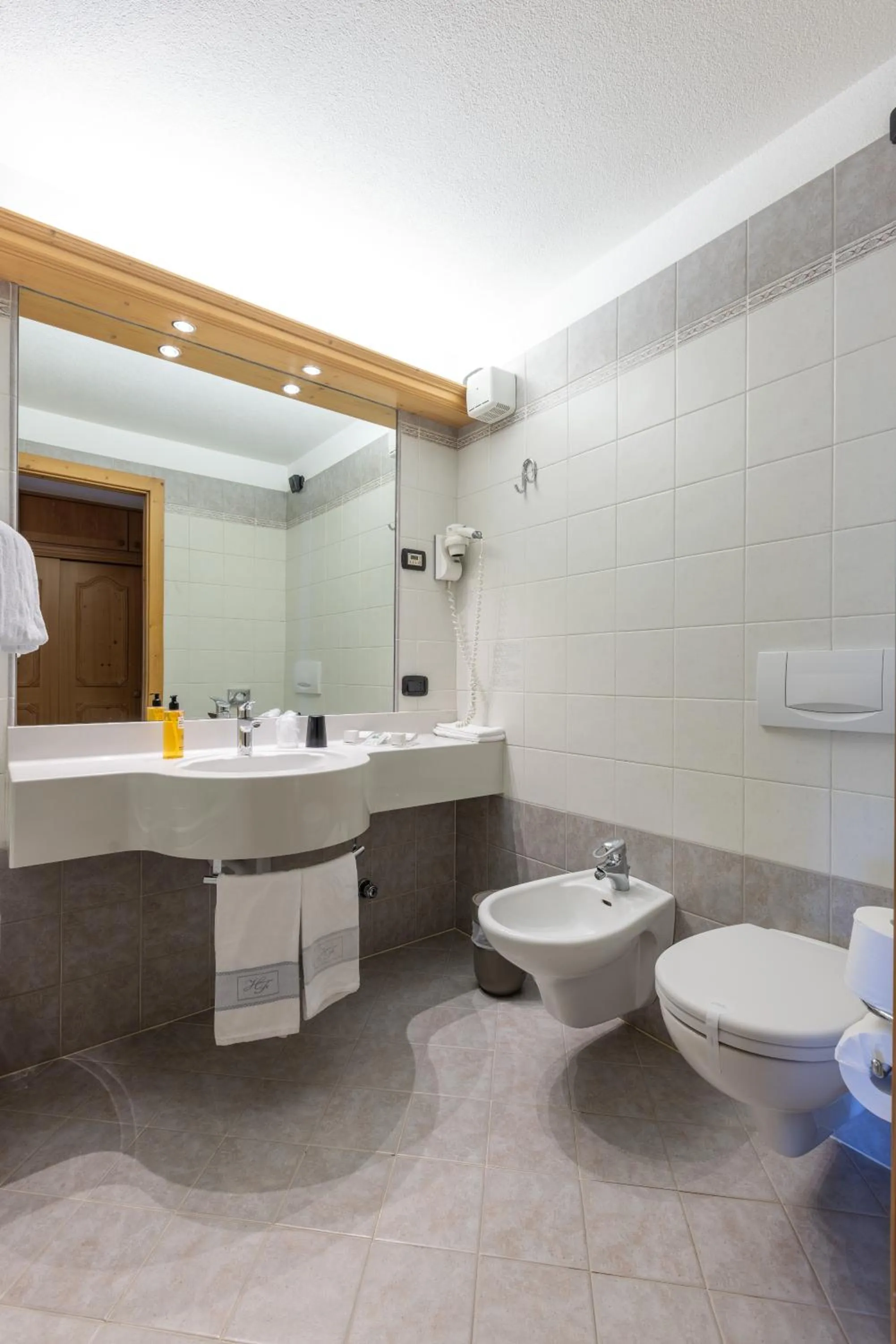 Bathroom in Hotel Flora