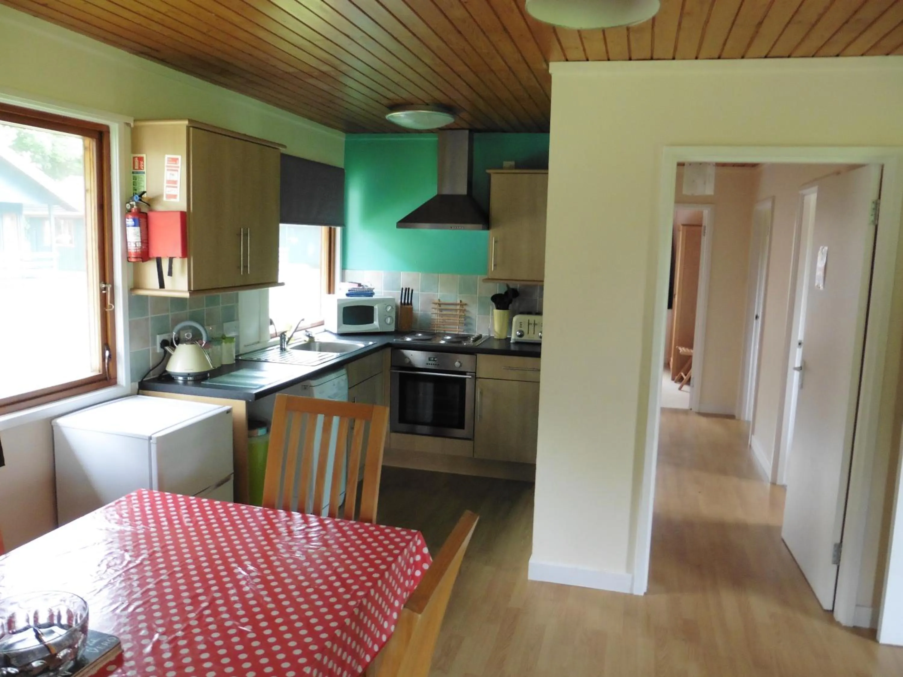 Kitchen or kitchenette in Logierait Pine Lodges