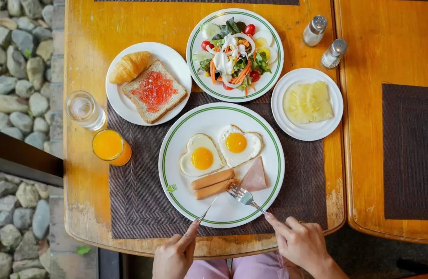 Food and drinks in Pung-Waan Resort & Spa Food and drinks in Pung-Waan Resort & Spa