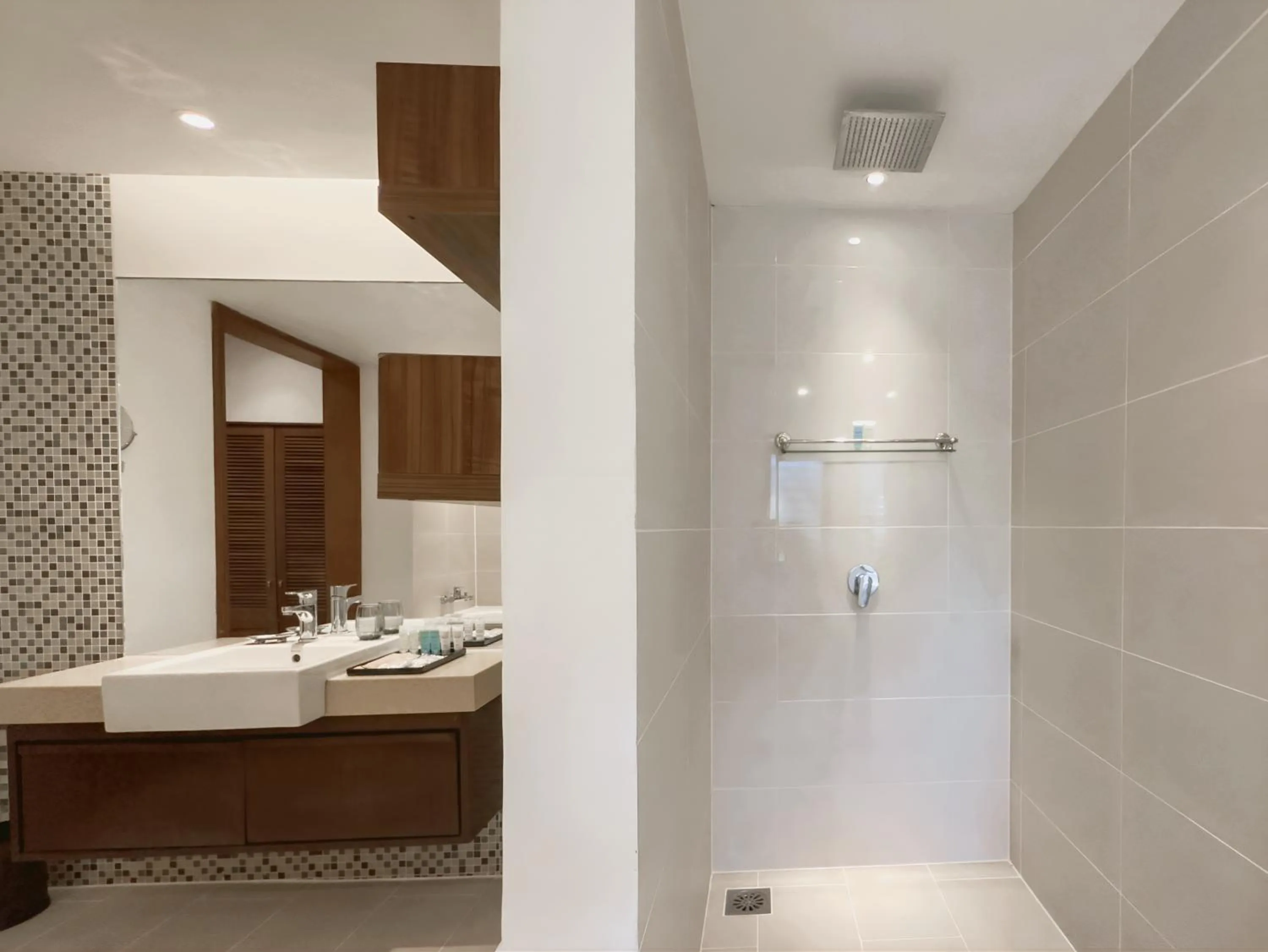 Shower in Rebak Island Resort & Marina, Langkawi 大自然 野生动物与美食爱好者的天堂