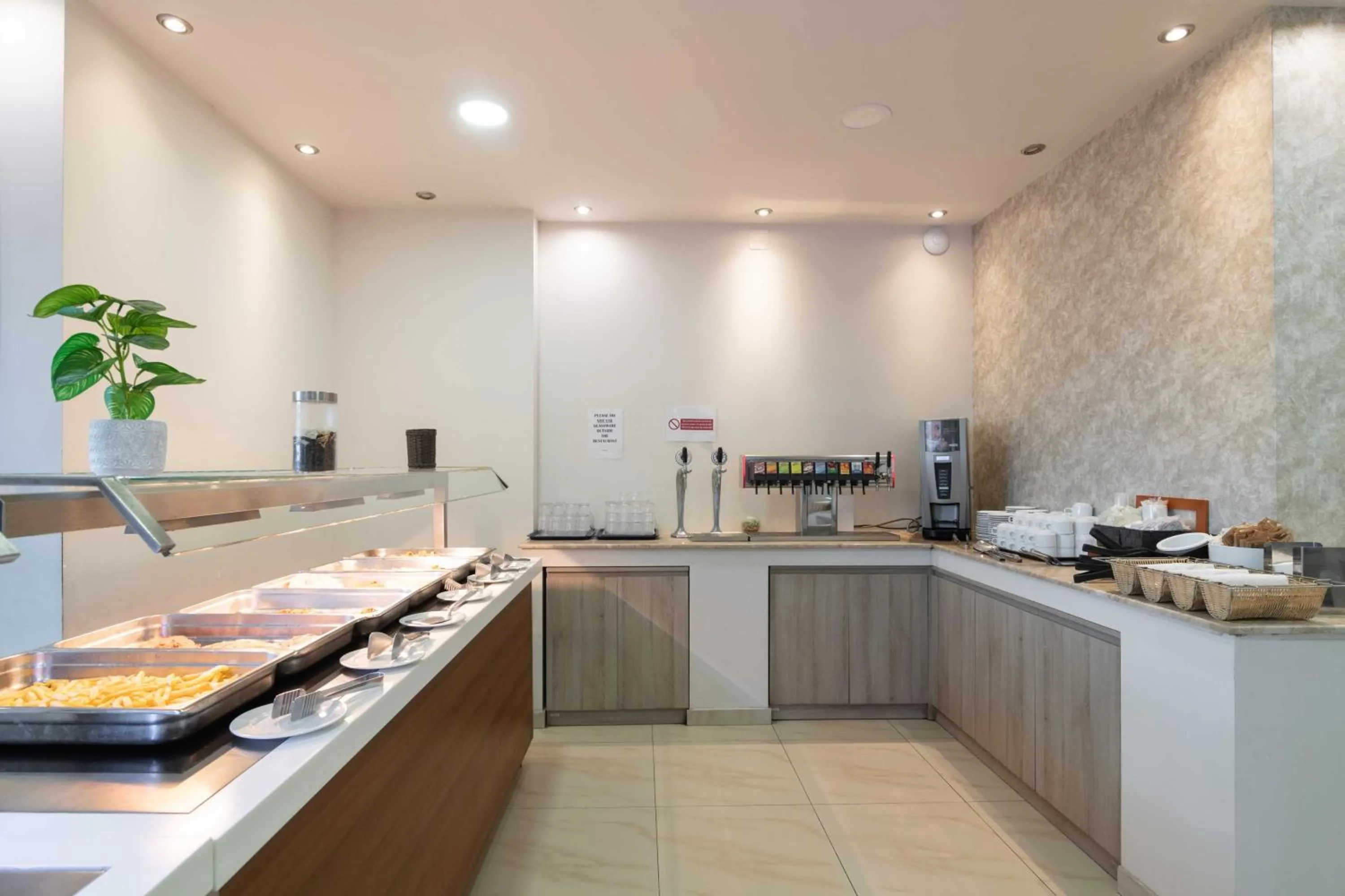 Food and drinks in Karras Hotel