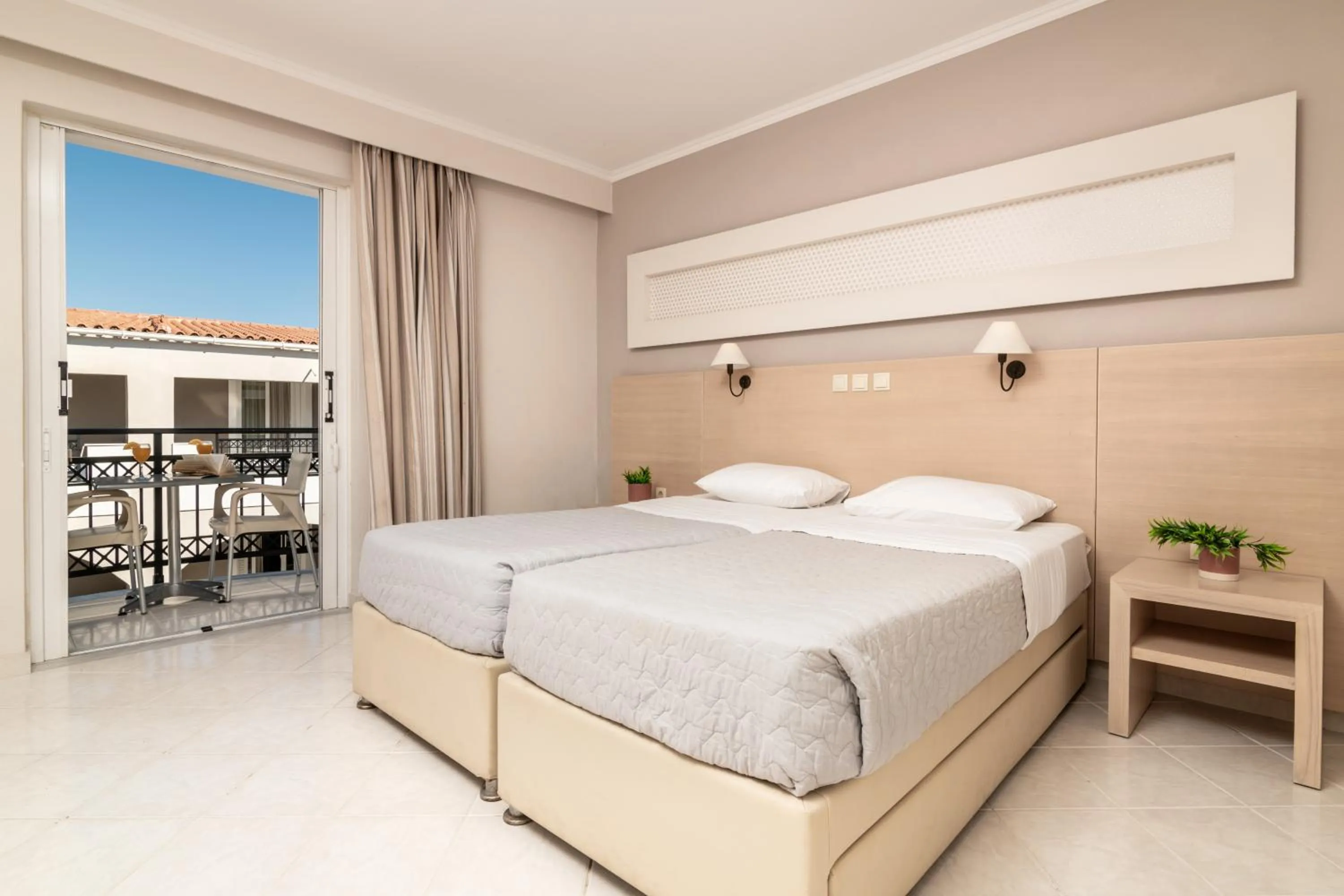 Balcony/Terrace, Bed in Karras Hotel