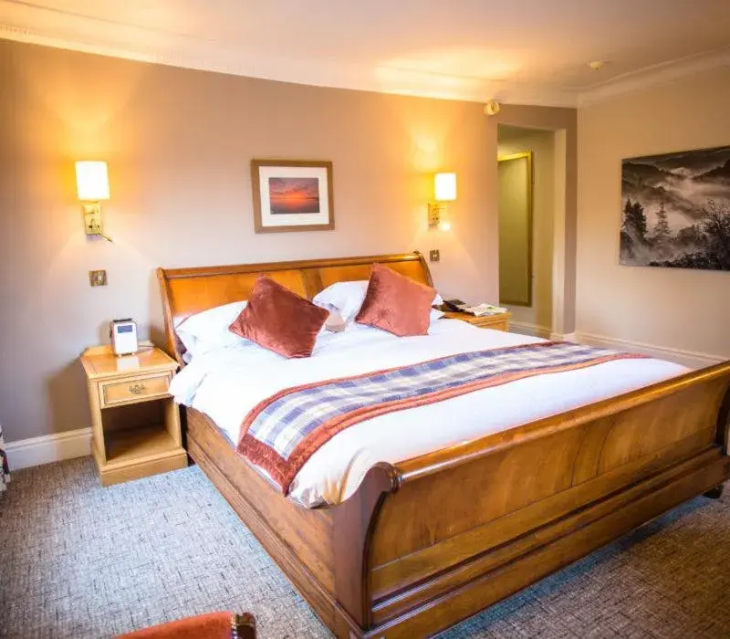 Deluxe King Room in Royal Oak Hotel Deluxe King Room in Royal Oak Hotel