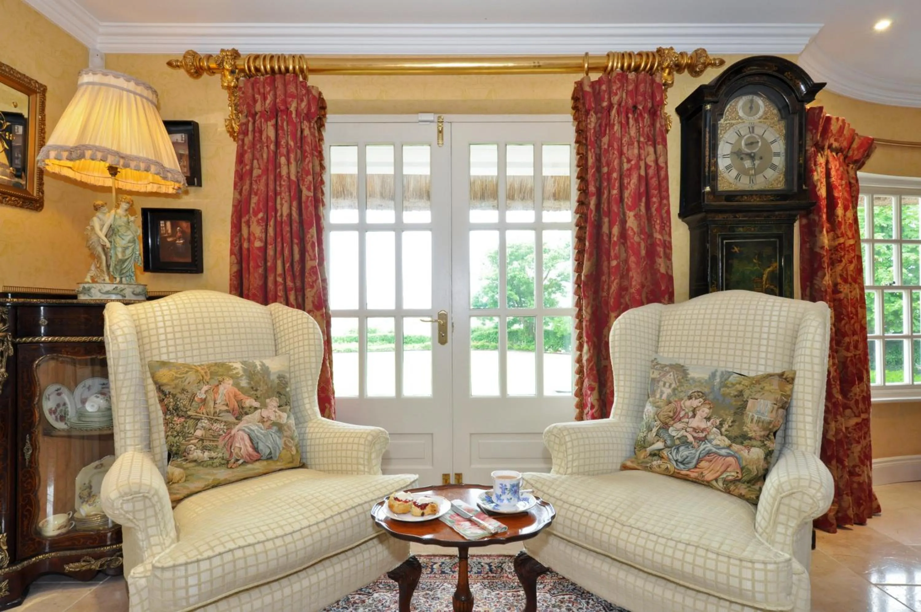 Communal lounge/ TV room in Weir Haven Boutique Accommodation