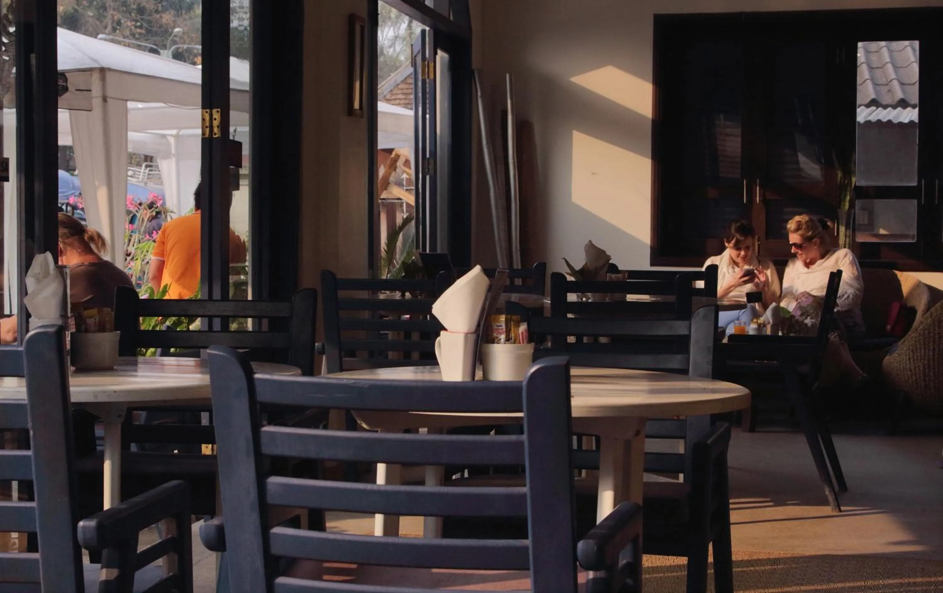 Restaurant/places to eat in Indigo House Hotel