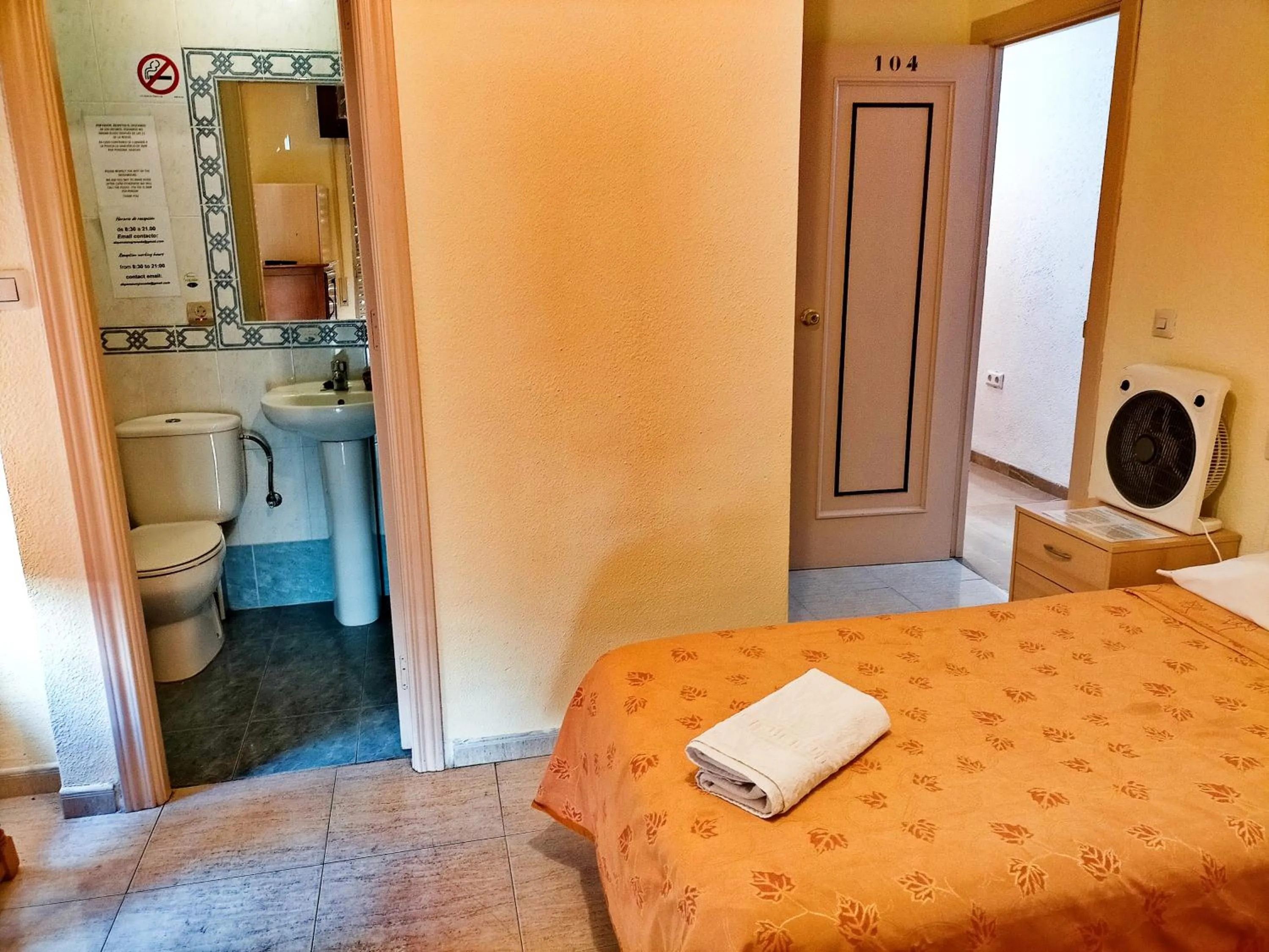 Photo of the whole room, Bed in AB Pension Granada