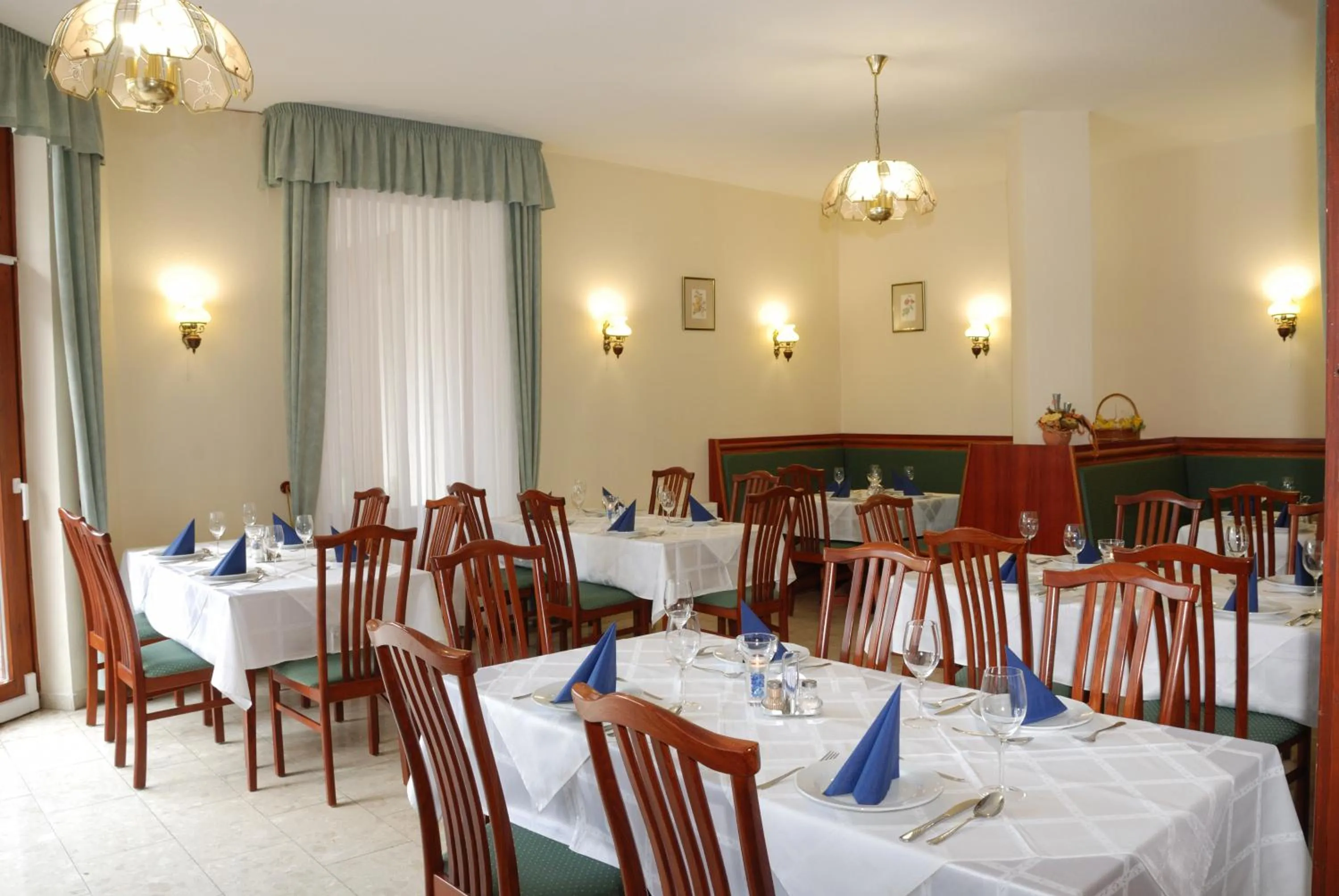 Restaurant/places to eat in Hotel Kentaur