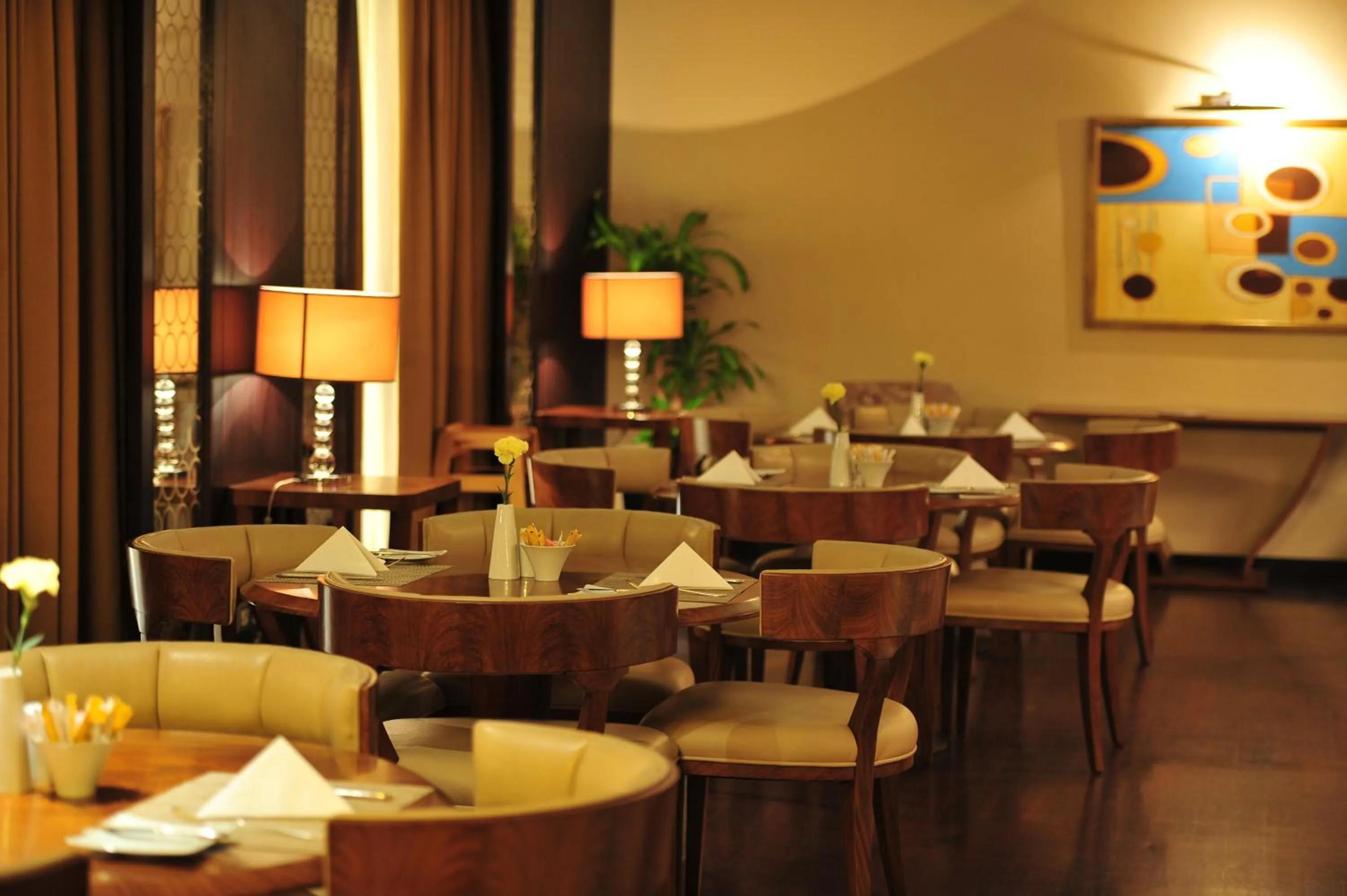 Lounge or bar in Crowne Plaza Al Khobar by IHG