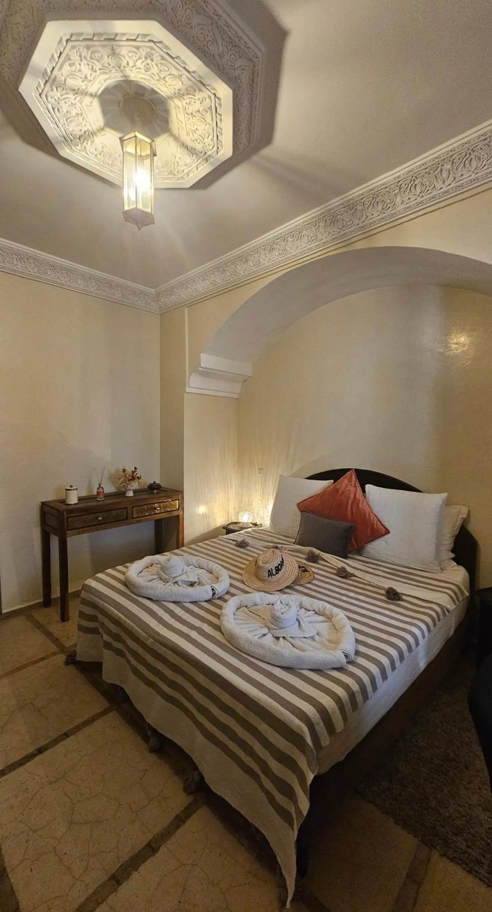 Photo of the whole room, Bed in Riad Alboraq