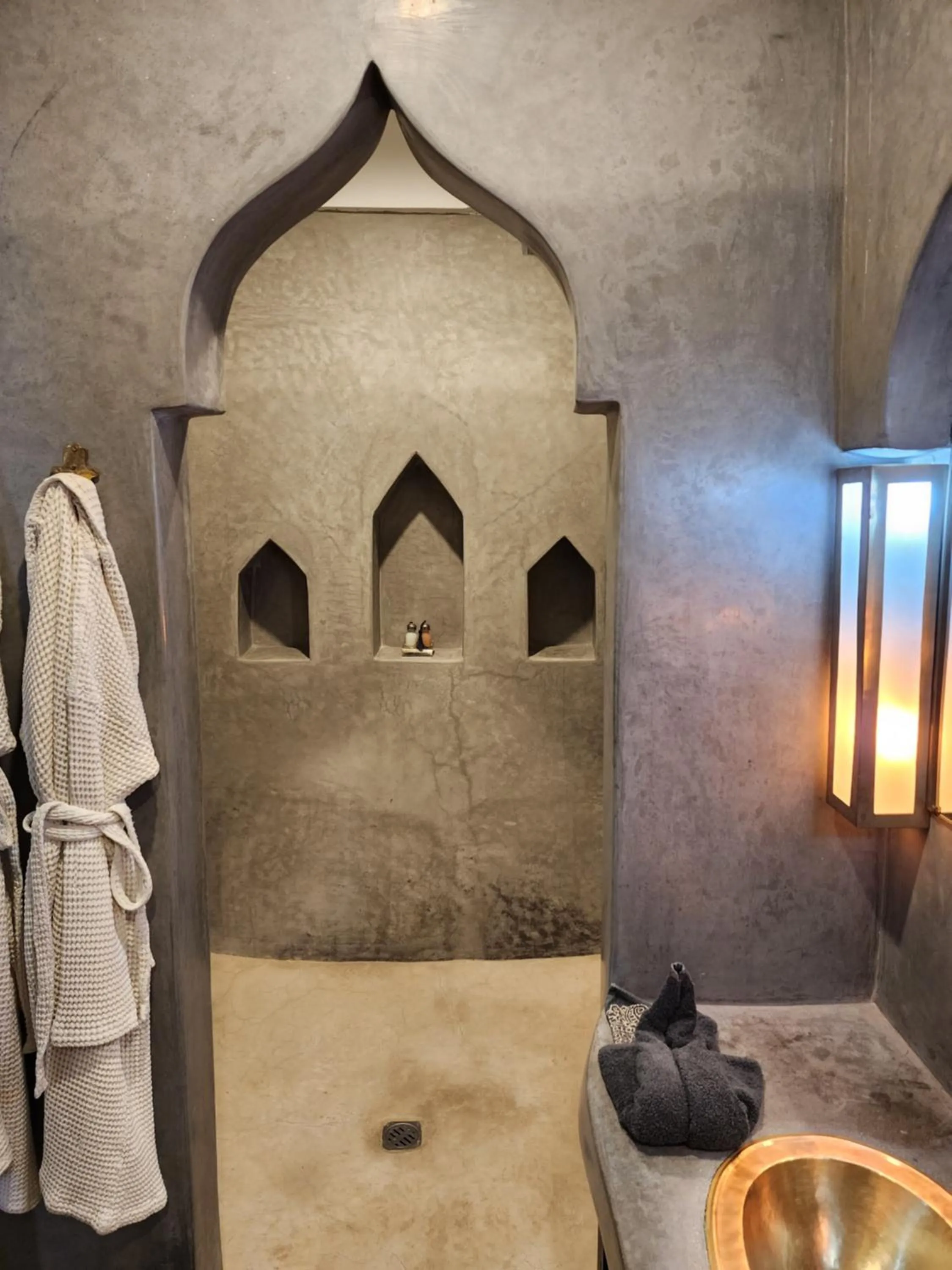 Shower in Riad Alboraq