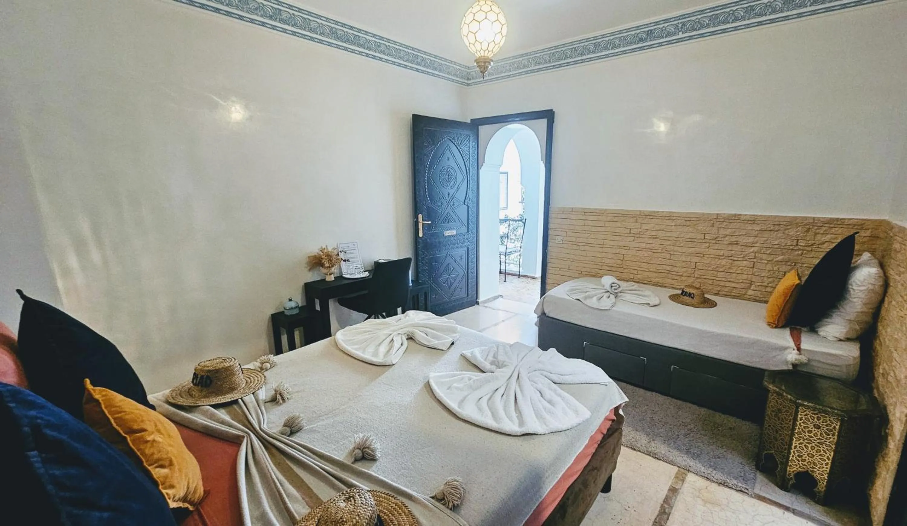 Photo of the whole room, Bed in Riad Alboraq