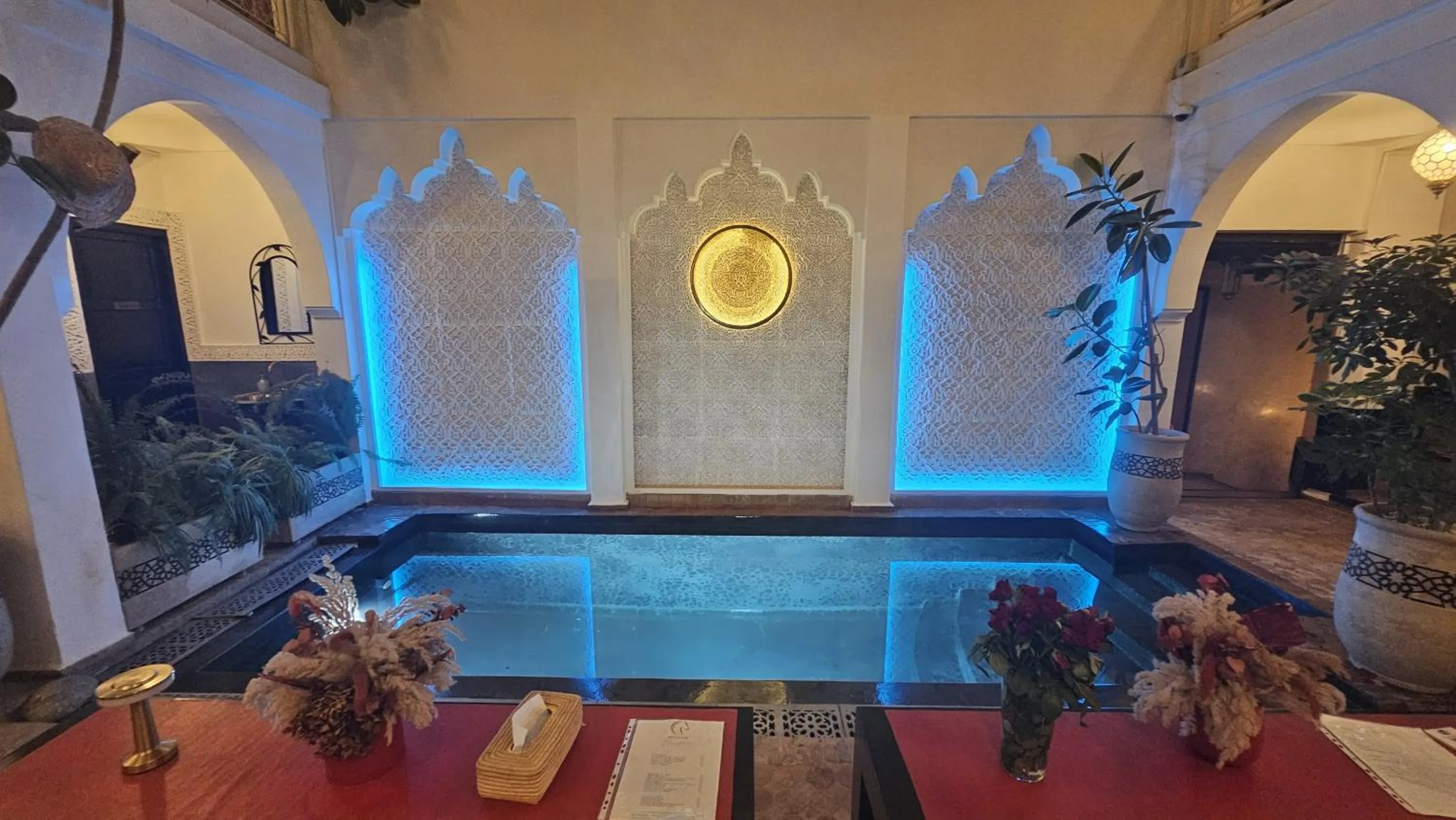 Swimming pool in Riad Alboraq