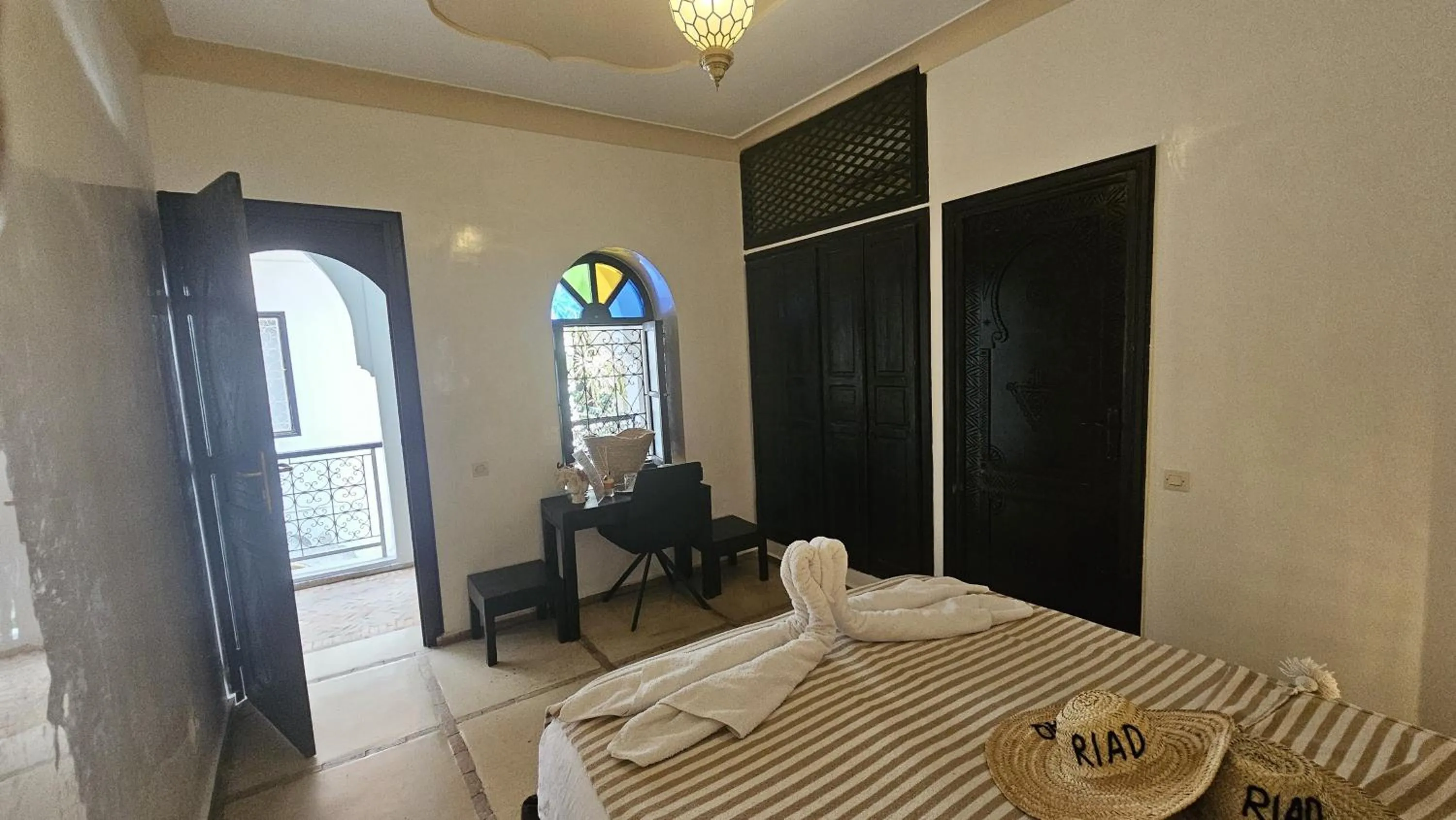 Photo of the whole room, Bed in Riad Alboraq