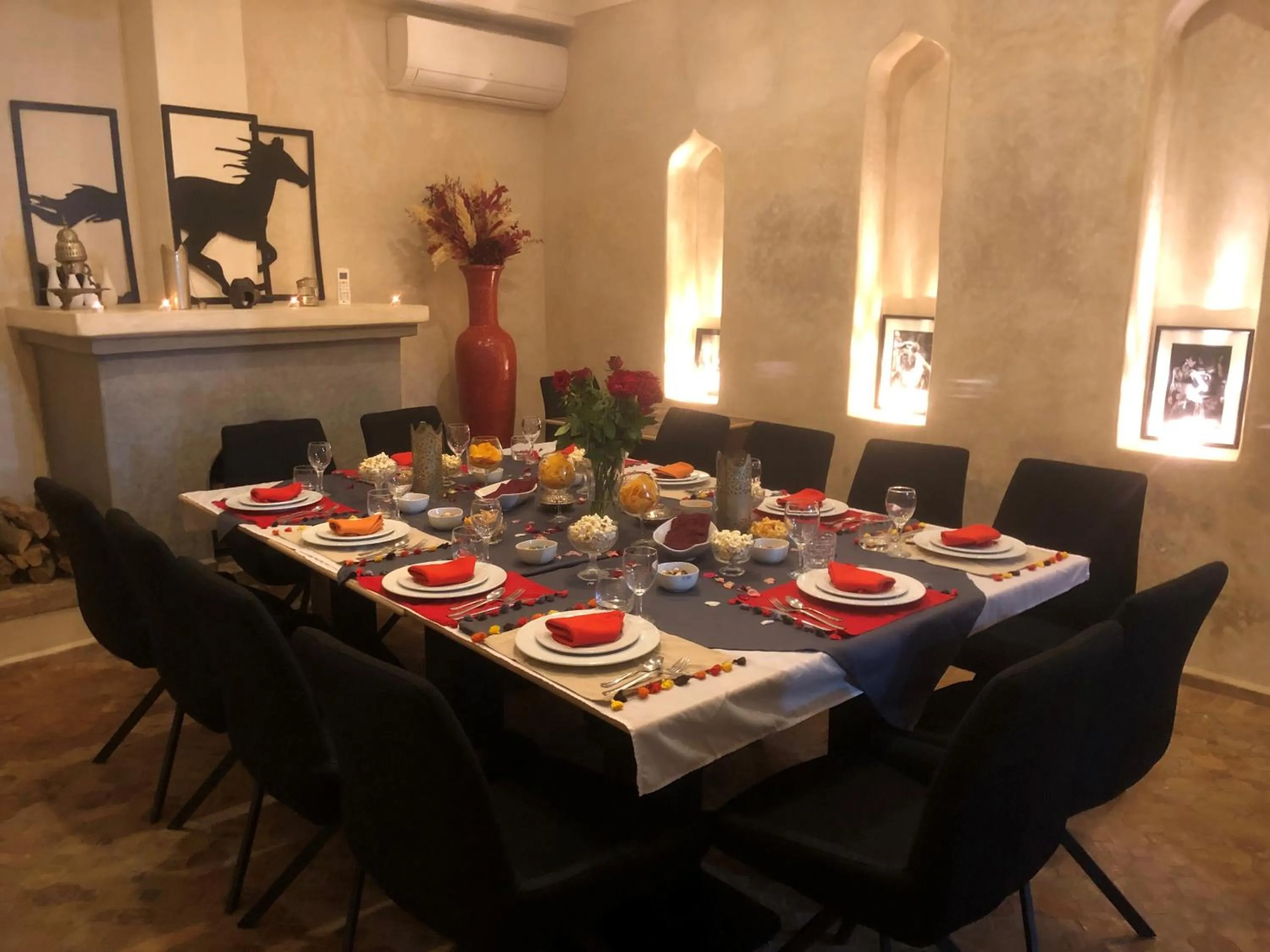 Restaurant/places to eat in Riad Alboraq