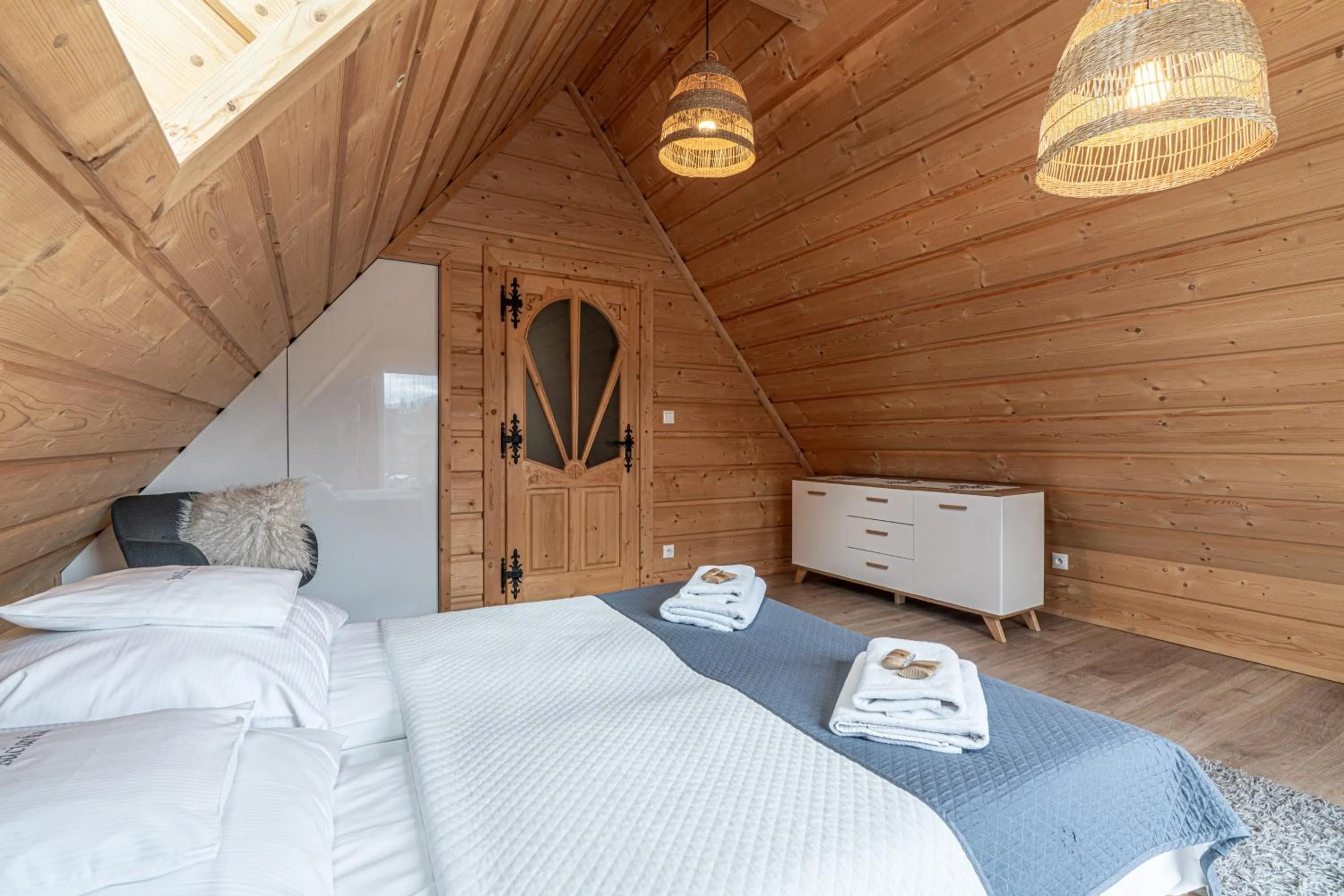 Bed in Willa Baciarka-basen, sauny i jacuzzi